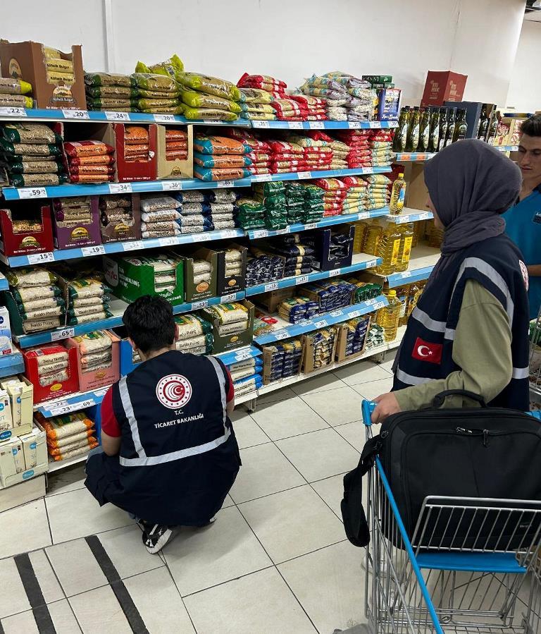 AFYON’DA HAKSIZ FİYAT VE STOKÇULUK DENETİMLERİ SÜRÜYOR
