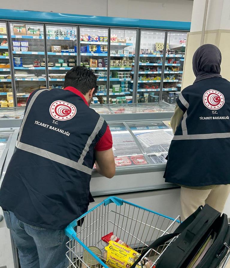 AFYON’DA HAKSIZ FİYAT VE STOKÇULUK DENETİMLERİ SÜRÜYOR