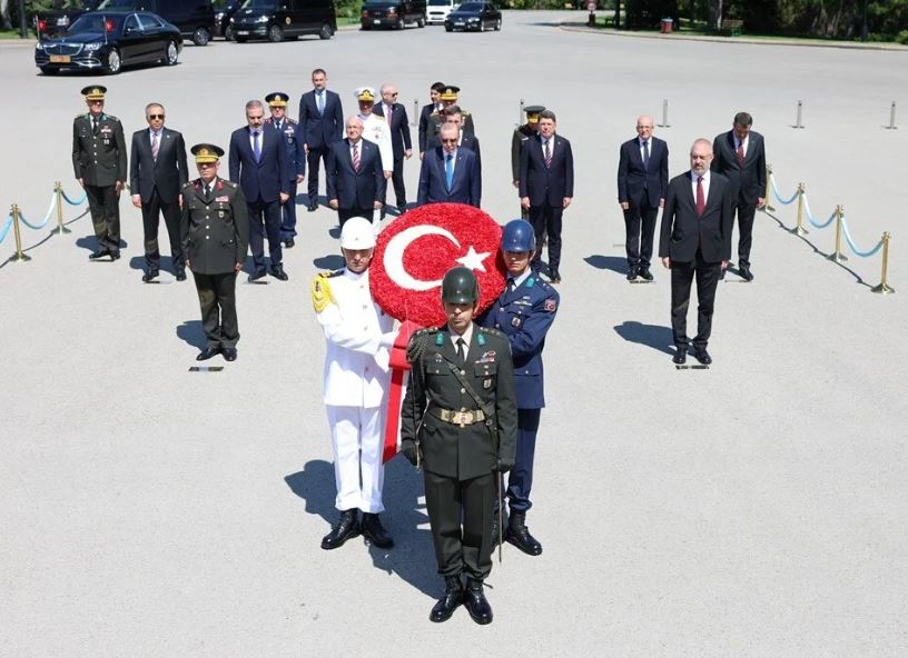 YAŞ KARARLARI AÇIKLANDI 23 GENERAL BİR ÜST RÜTBEYE 77 ALBAY İSE GENERALLİĞE TERFİ ETTİ