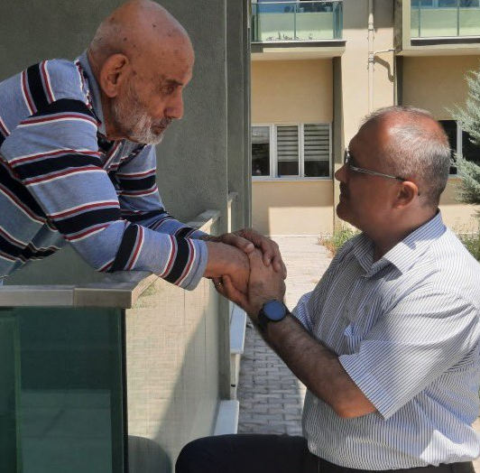 Yaşlıların Gönlüne Taht Kurdu Müdürden Öte Bir Evlat Oldu