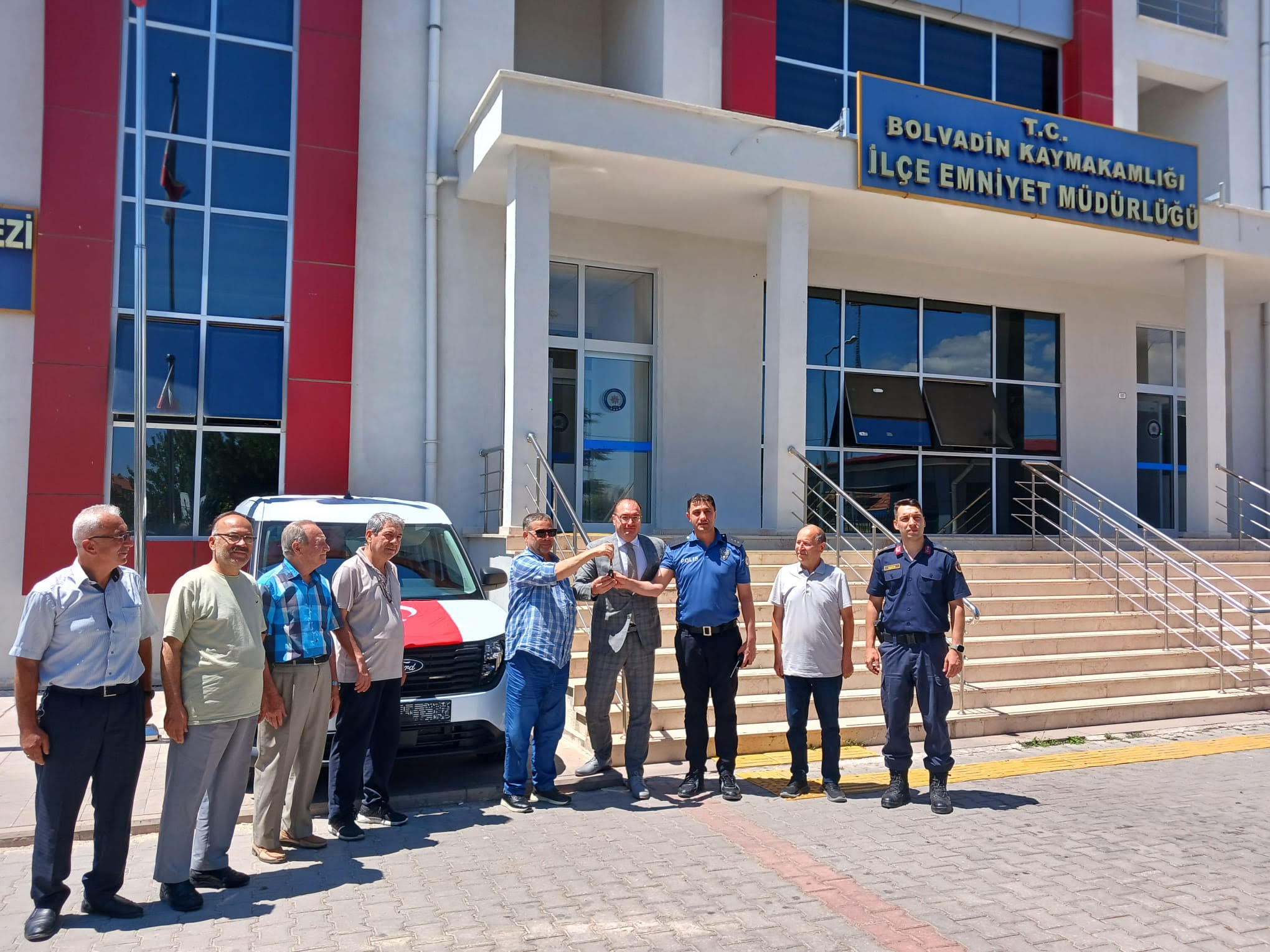 BOLVADİN İLÇE EMNİYET MÜDÜRLÜĞÜNDE ARAÇ BAĞIŞ TÖRENİ YAPILDI
