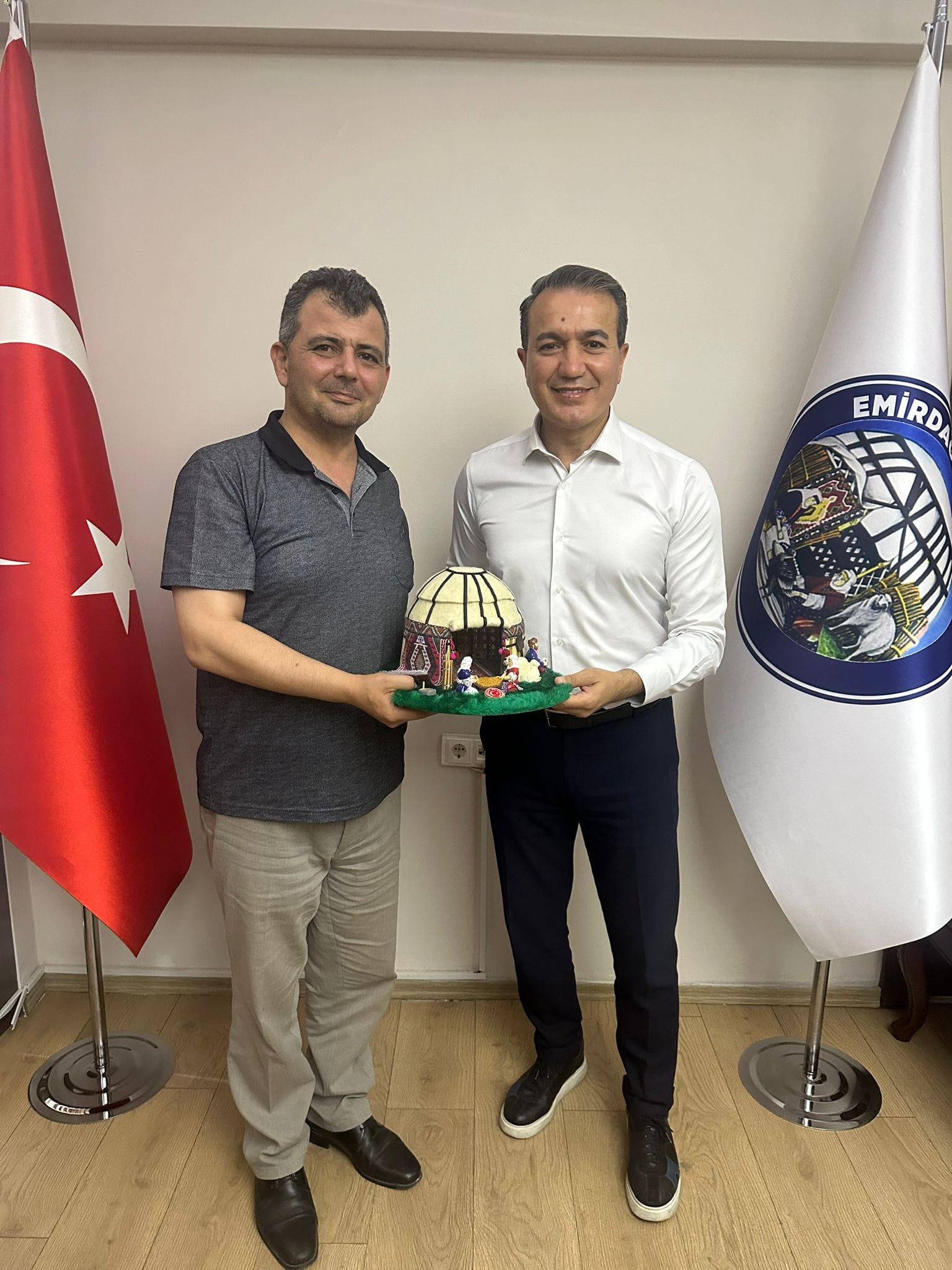 Saint Josse’nın Emirdağlı Belediye Başkanı Kır’dan Emirdağ Belediye Koyuncu'ya Ziyaret