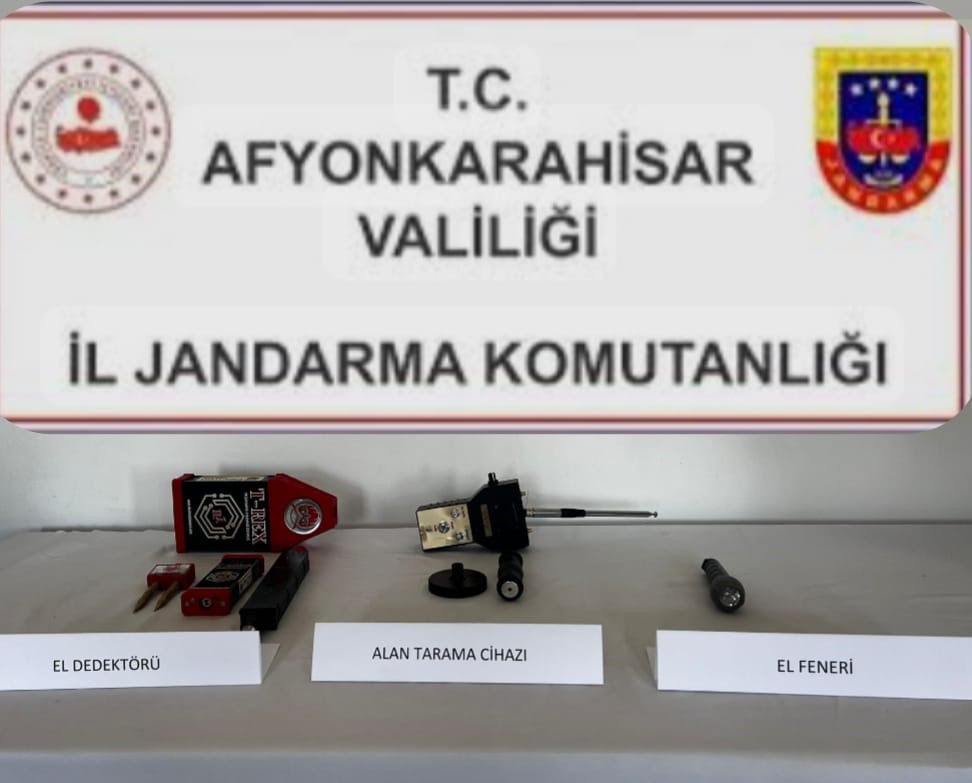 AFYON'DA KAÇAK KAZI YAPAN DEFİNE AVCILARI YAKALANDI