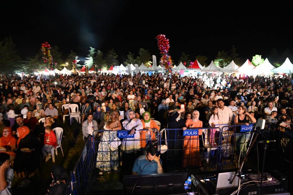 EMİRDAĞ'DA MANUŞ BABA RÜZGÂRI ESTİ