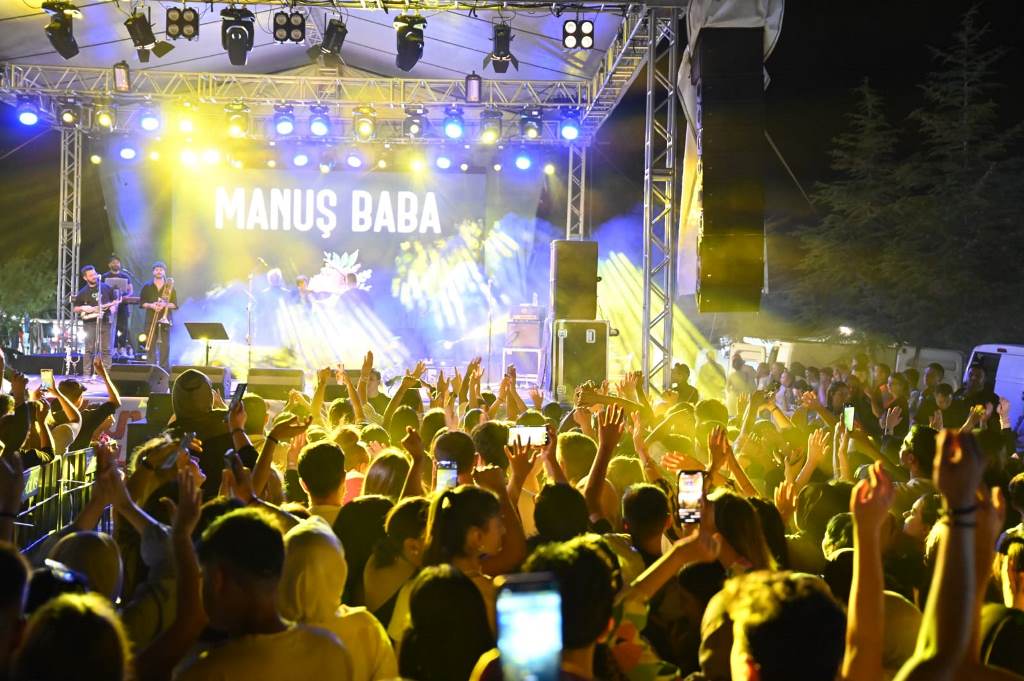 EMİRDAĞ'DA MANUŞ BABA RÜZGÂRI ESTİ