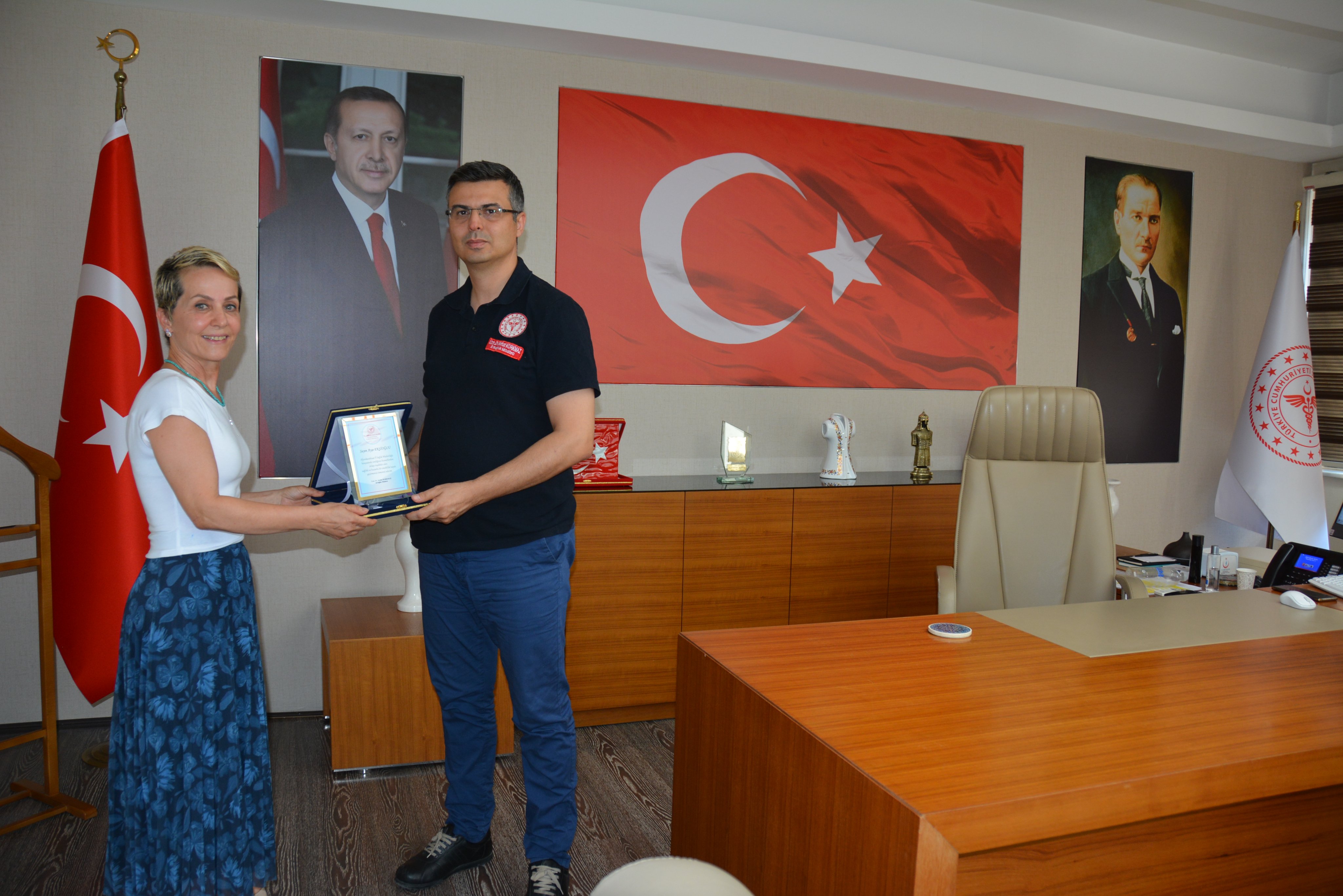 Sağlık Müdürü Emekliliğe Ayrılan Meslektaşıyla Bir Araya Geldi