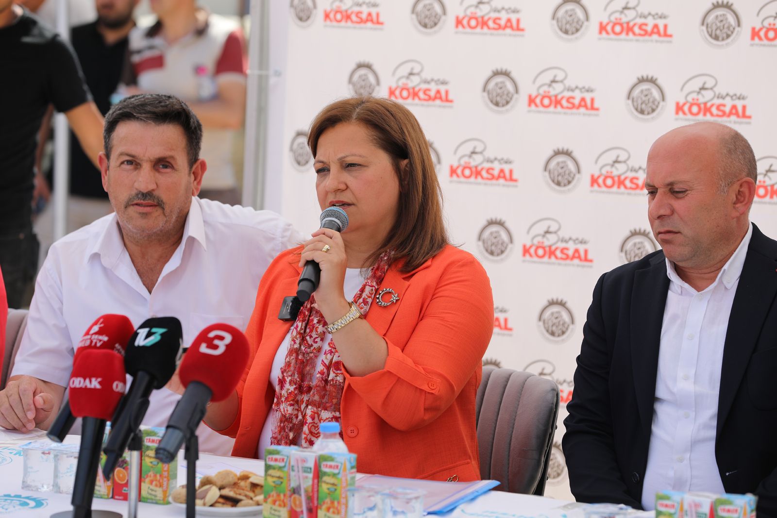 BAŞKAN  BURCU KÖKSAL ERENLER MAHALLESİ´NDE