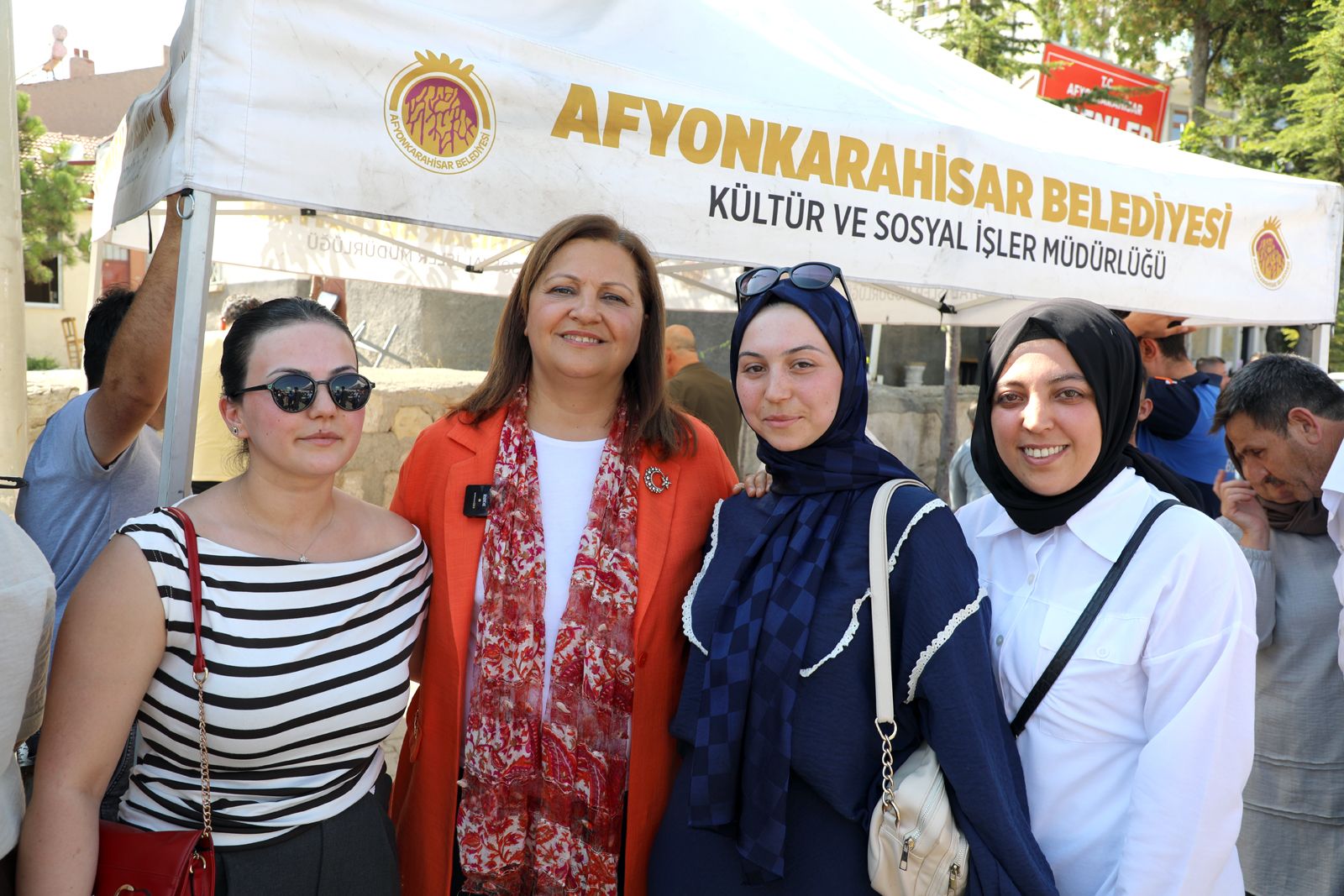 BAŞKAN  BURCU KÖKSAL ERENLER MAHALLESİ´NDE