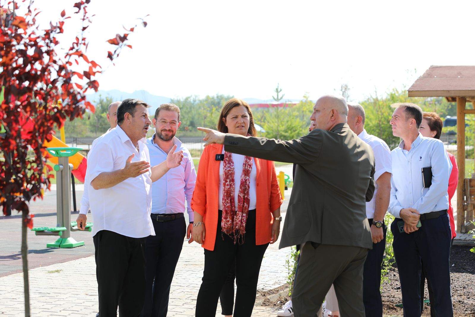 BAŞKAN  BURCU KÖKSAL ERENLER MAHALLESİ´NDE