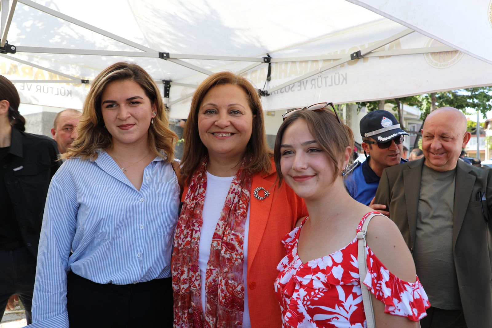 BAŞKAN  BURCU KÖKSAL ERENLER MAHALLESİ´NDE