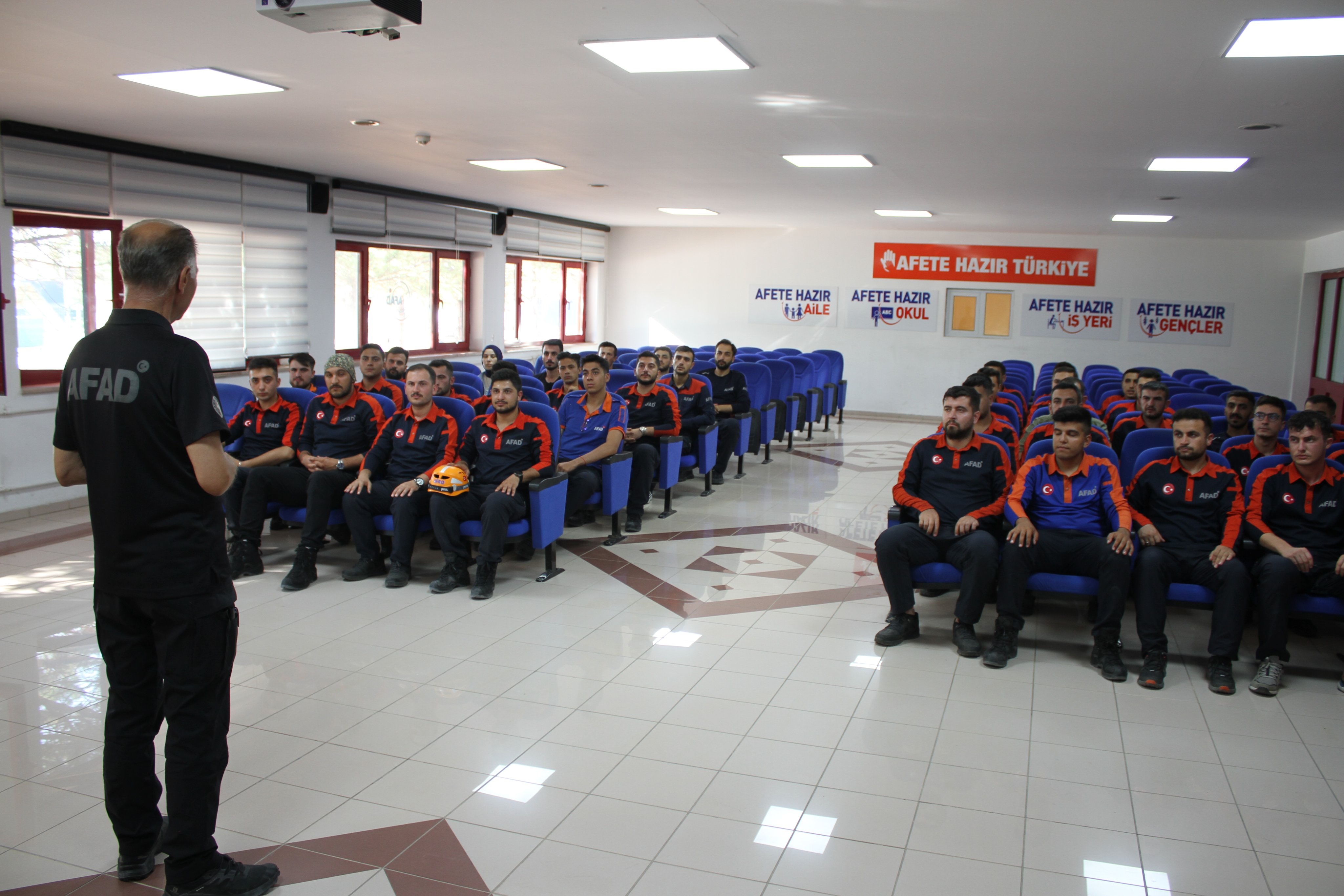 AFAD EĞİTİM PROGRAMLARINI SÜRDÜRÜYOR