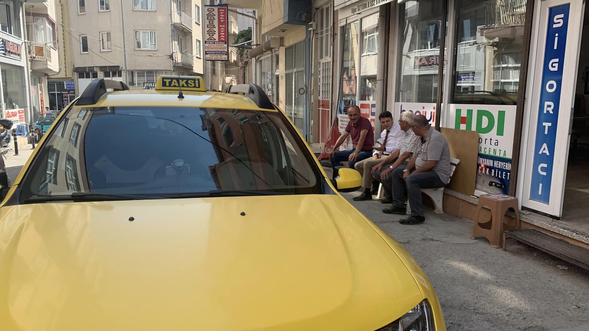 Kaymakam Çengel Esnaf Çayına Ortak Oldu