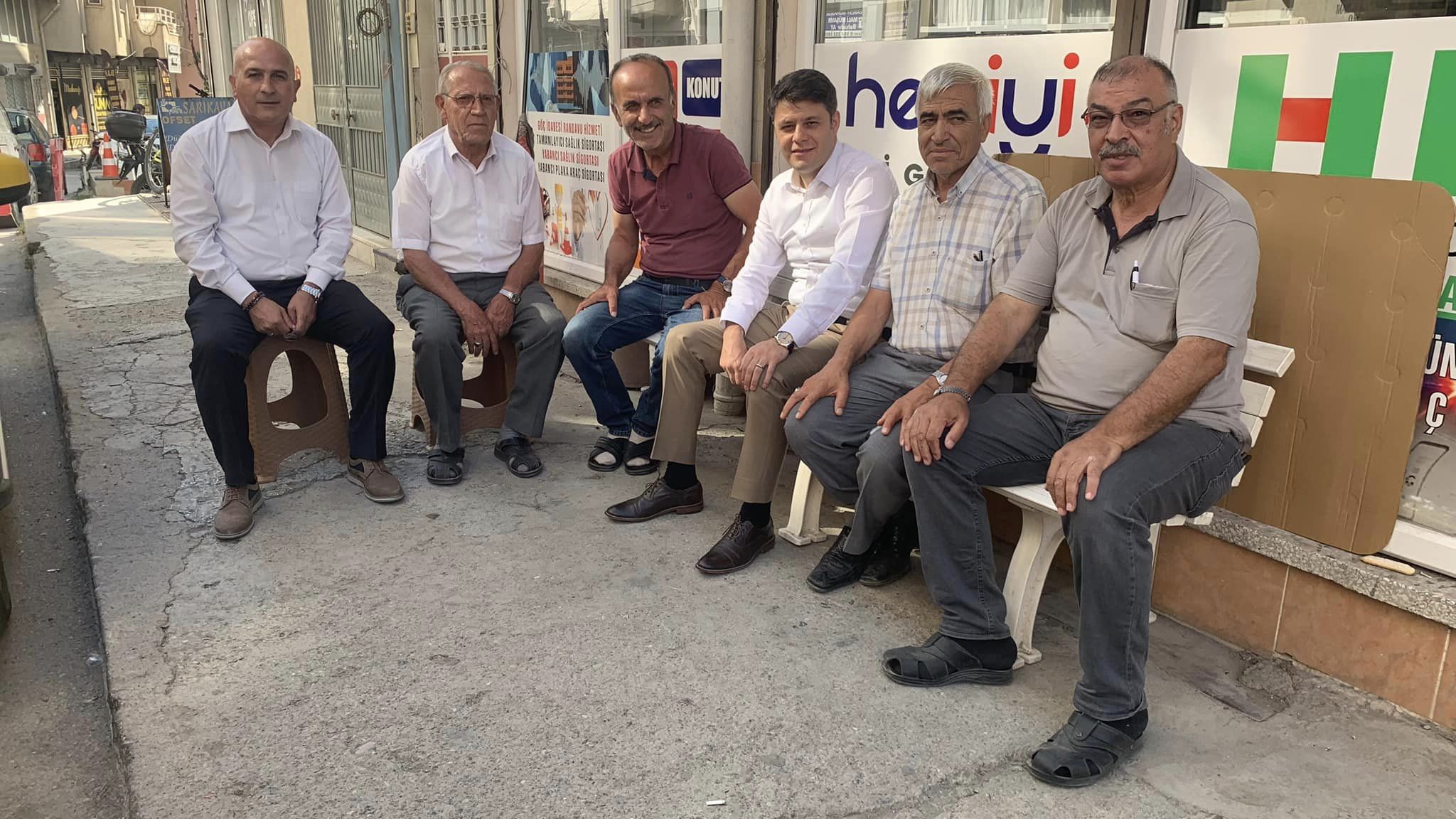 Kaymakam Çengel Esnaf Çayına Ortak Oldu