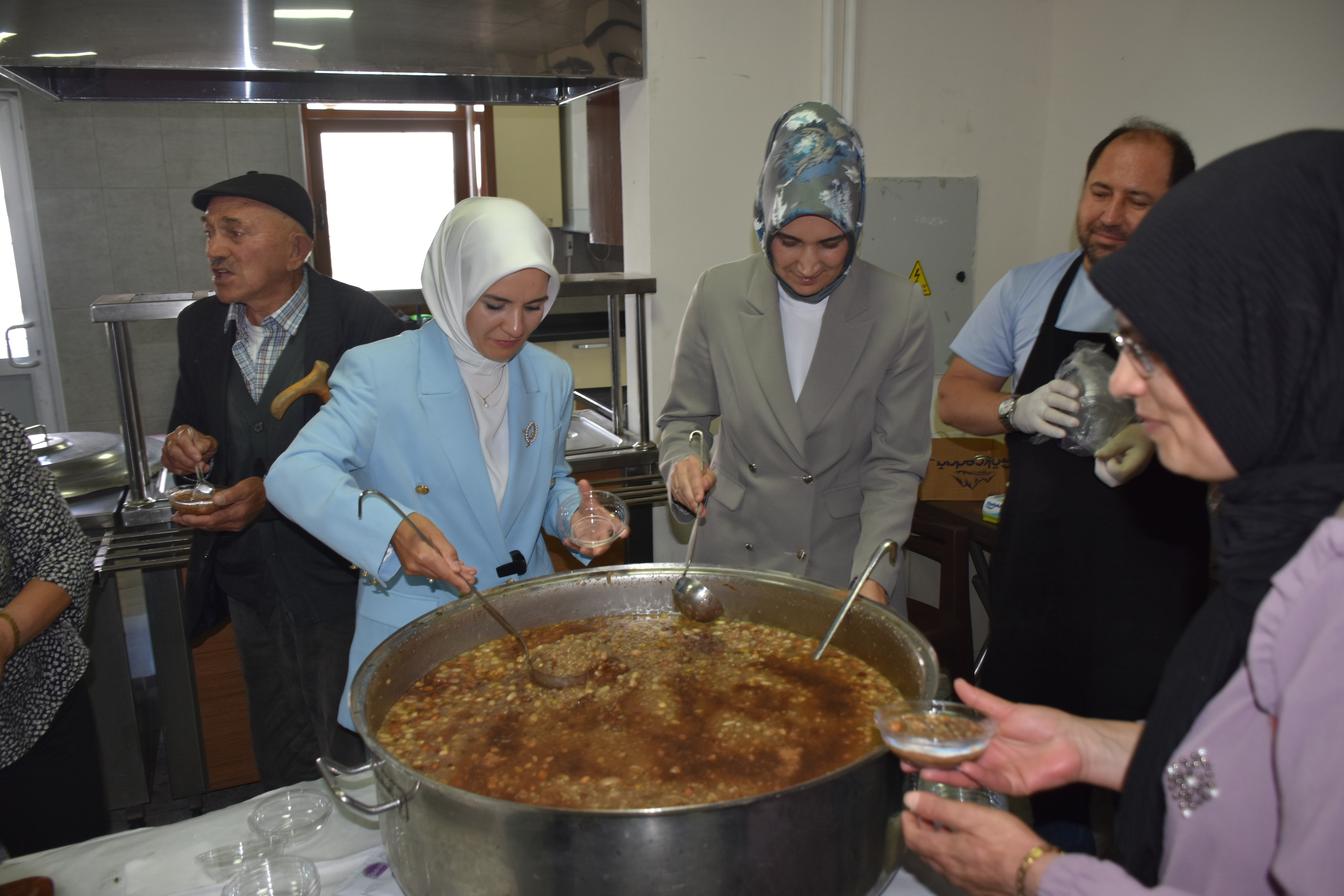 Bakan Göktaş Alevi vatandaşlarla bir araya geldi