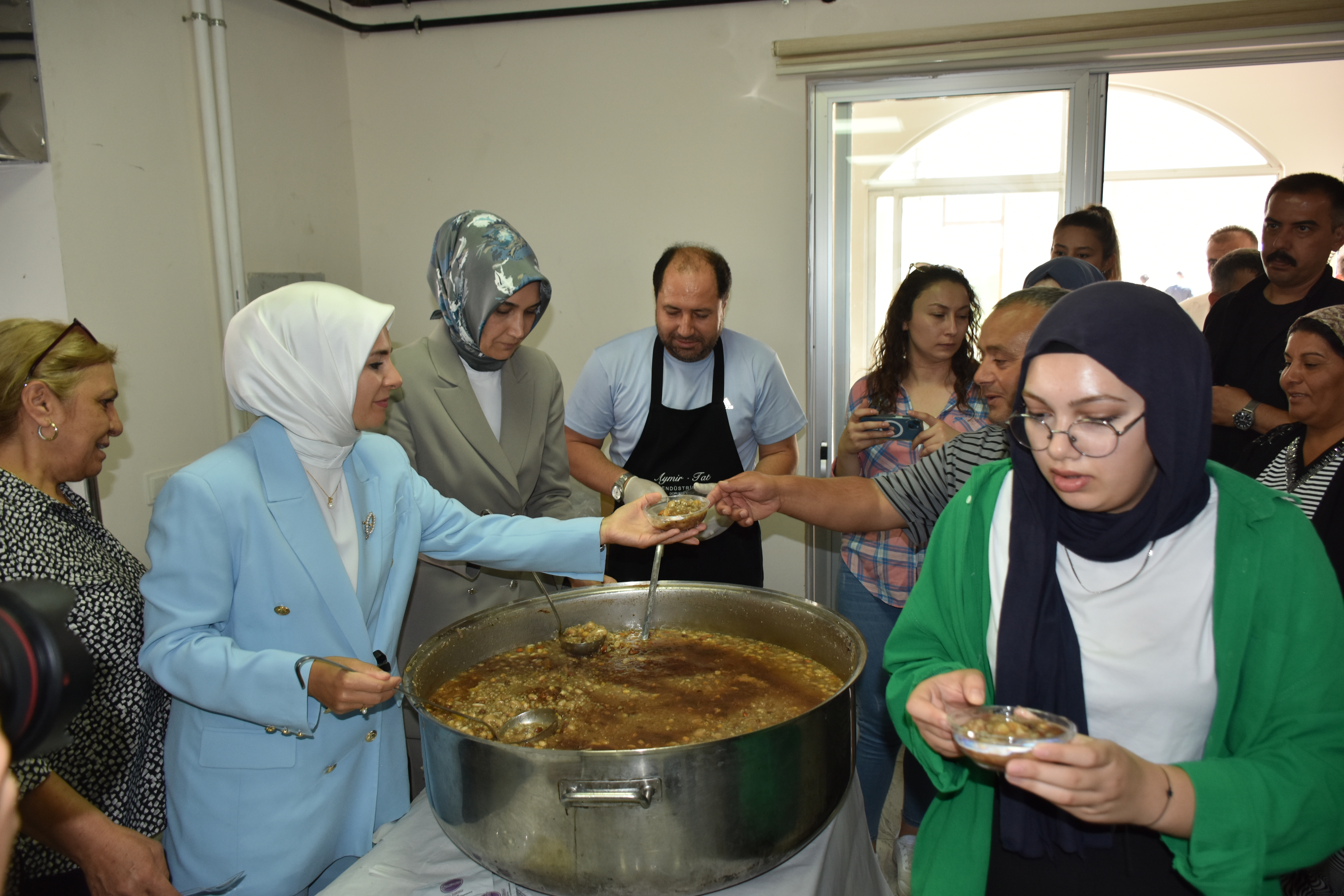 Bakan Göktaş Alevi vatandaşlarla bir araya geldi