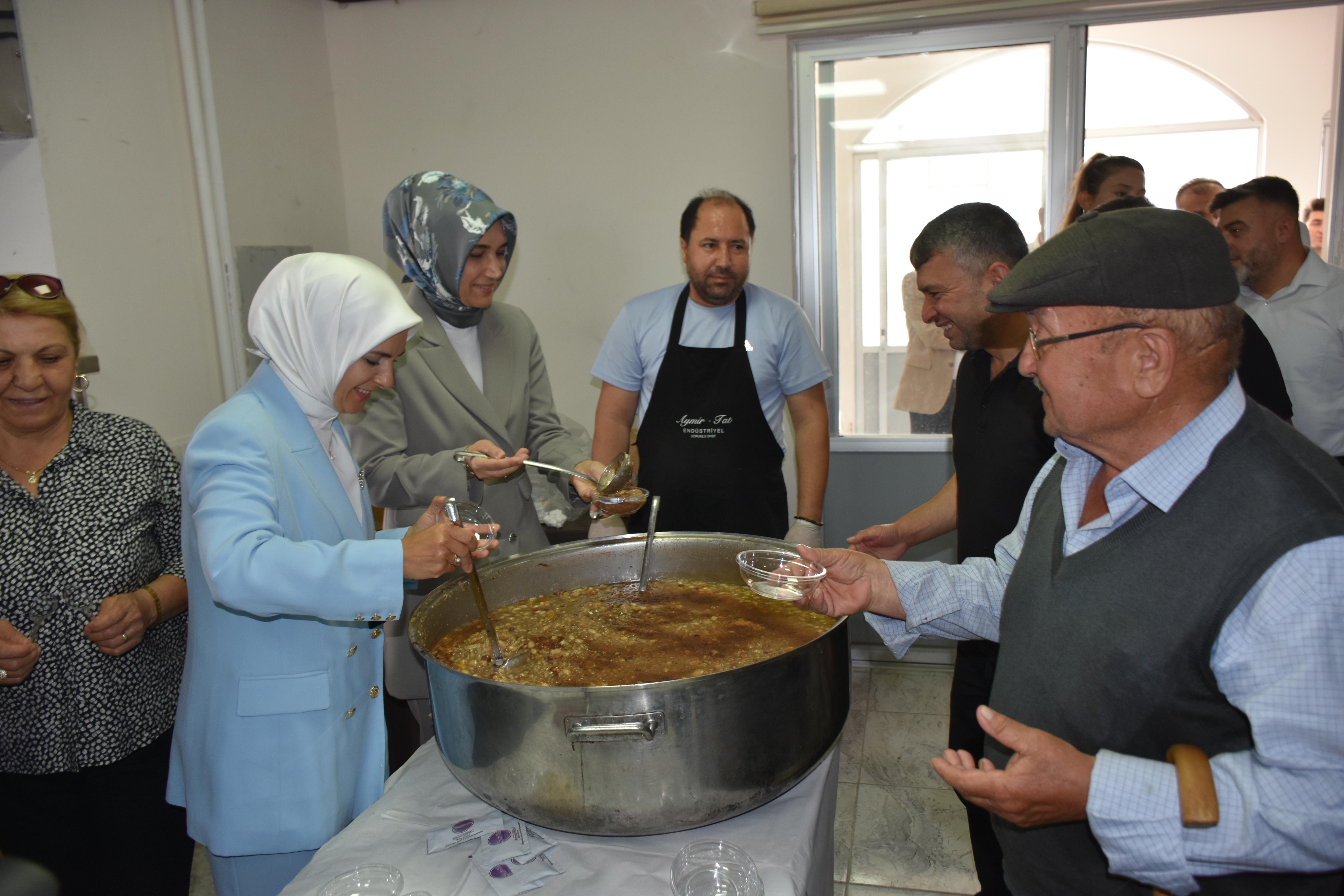 Bakan Göktaş Alevi vatandaşlarla bir araya geldi