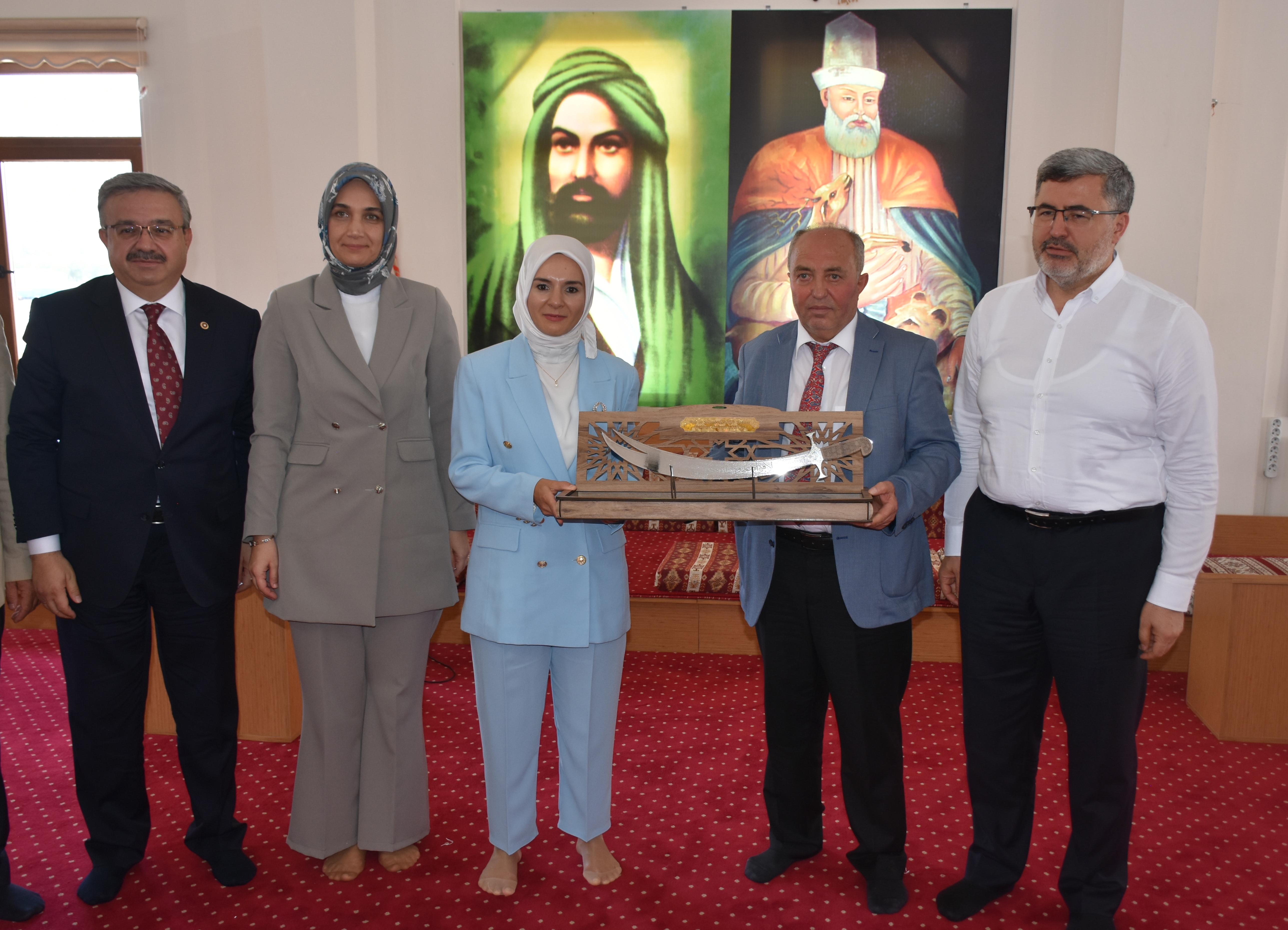 Bakan Göktaş Alevi vatandaşlarla bir araya geldi