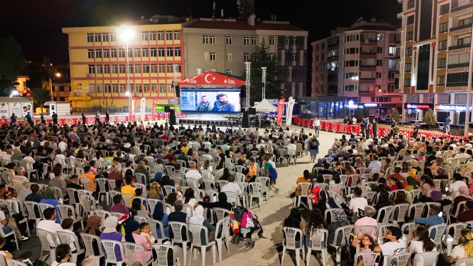"Aybüke: Öğretmen Oldum Ben"  Film Afyonkarahisar’da izleyiciyle buluştu