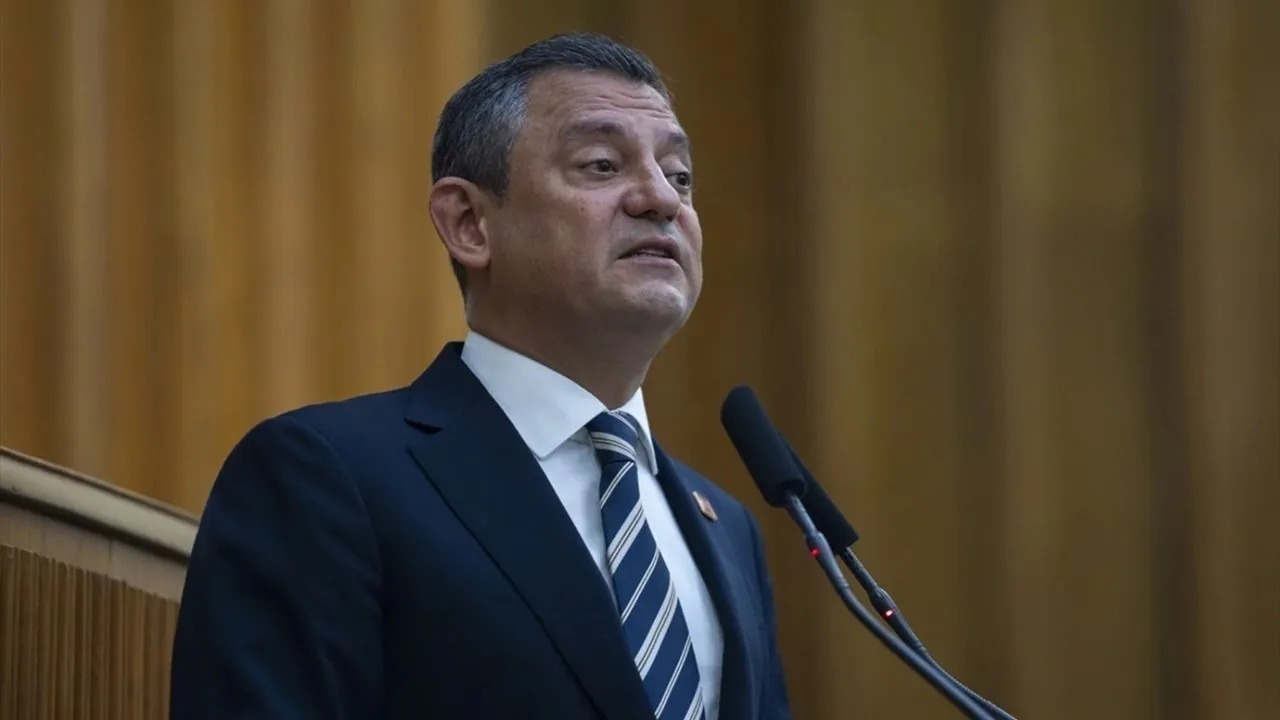 Özgür Özel, Kadın Kolları Kurultayı'nda çılgına döndü: Burayı provoke ettirmem