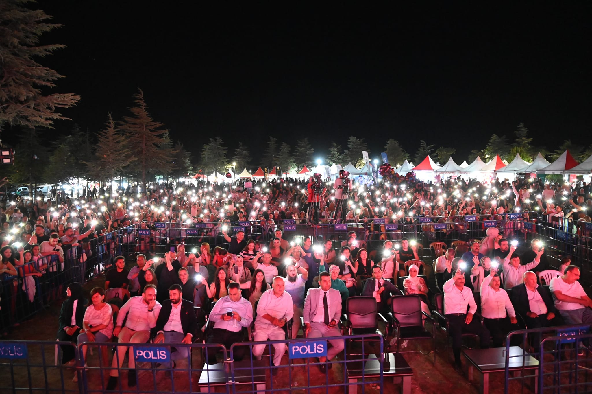 17. Emirdağ Gurbetçi Festivali'nde Uğur Işılak Coşkusu Yaşandı