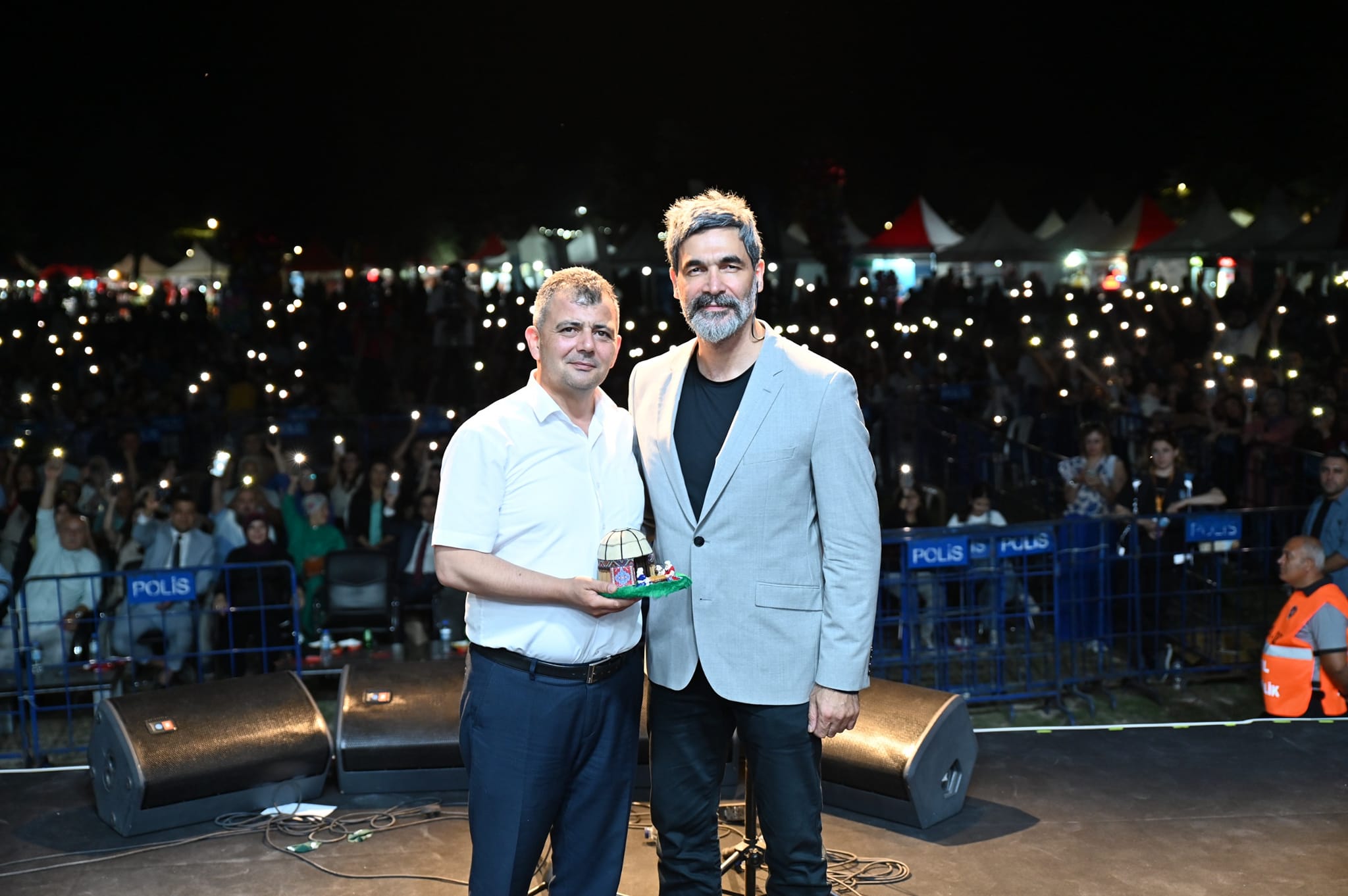 17. Emirdağ Gurbetçi Festivali'nde Uğur Işılak Coşkusu Yaşandı