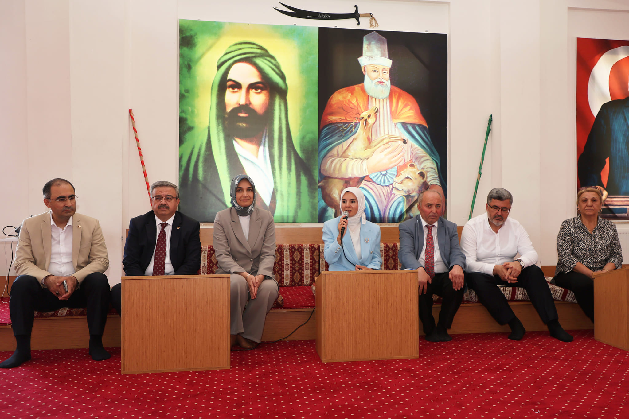 Bakan Göktaş İle Vali Yiğitbaşı Aşure Dağıttı