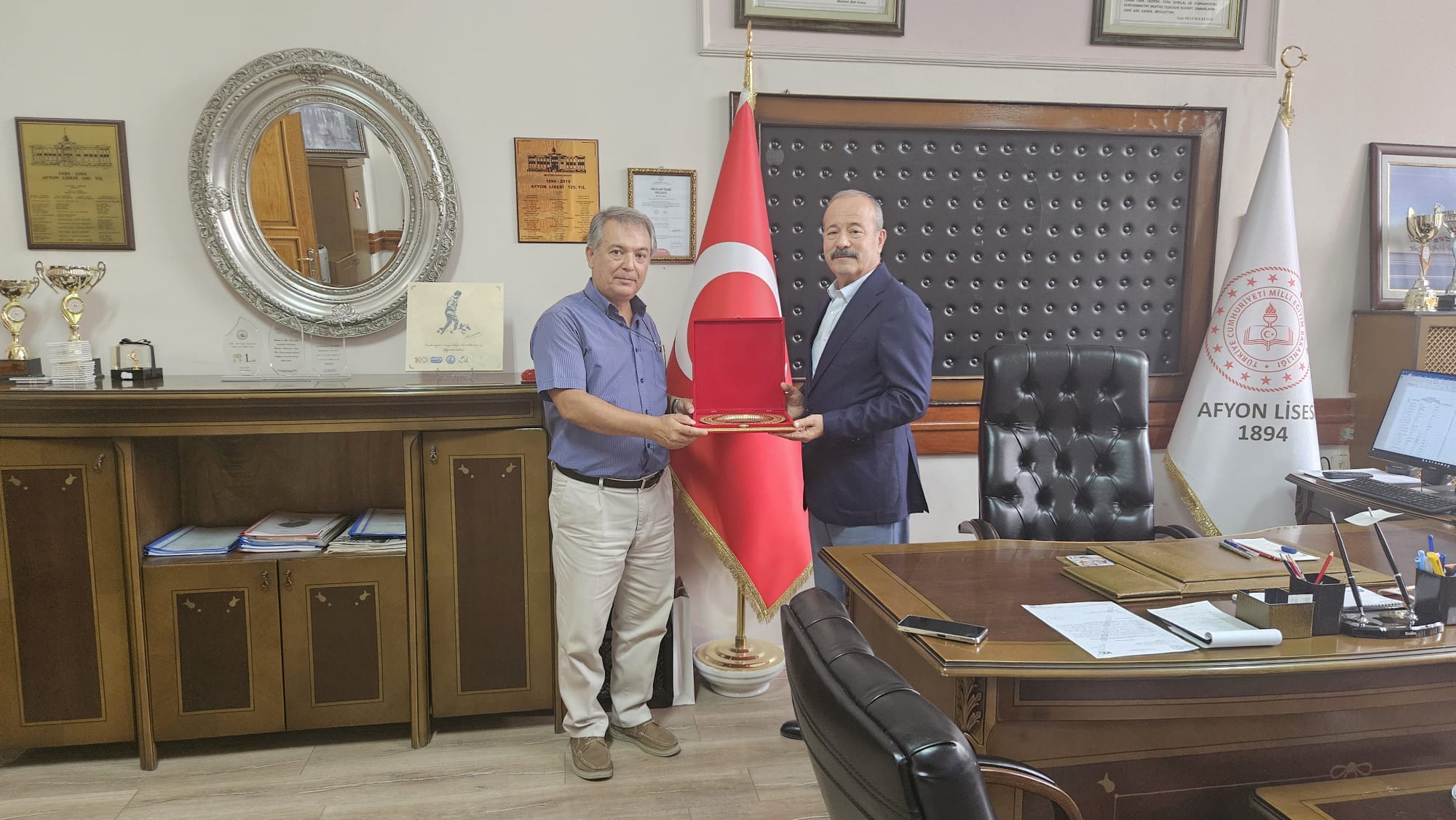 MHP'li Taytak'tan Afyon Lisesine Ziyaret