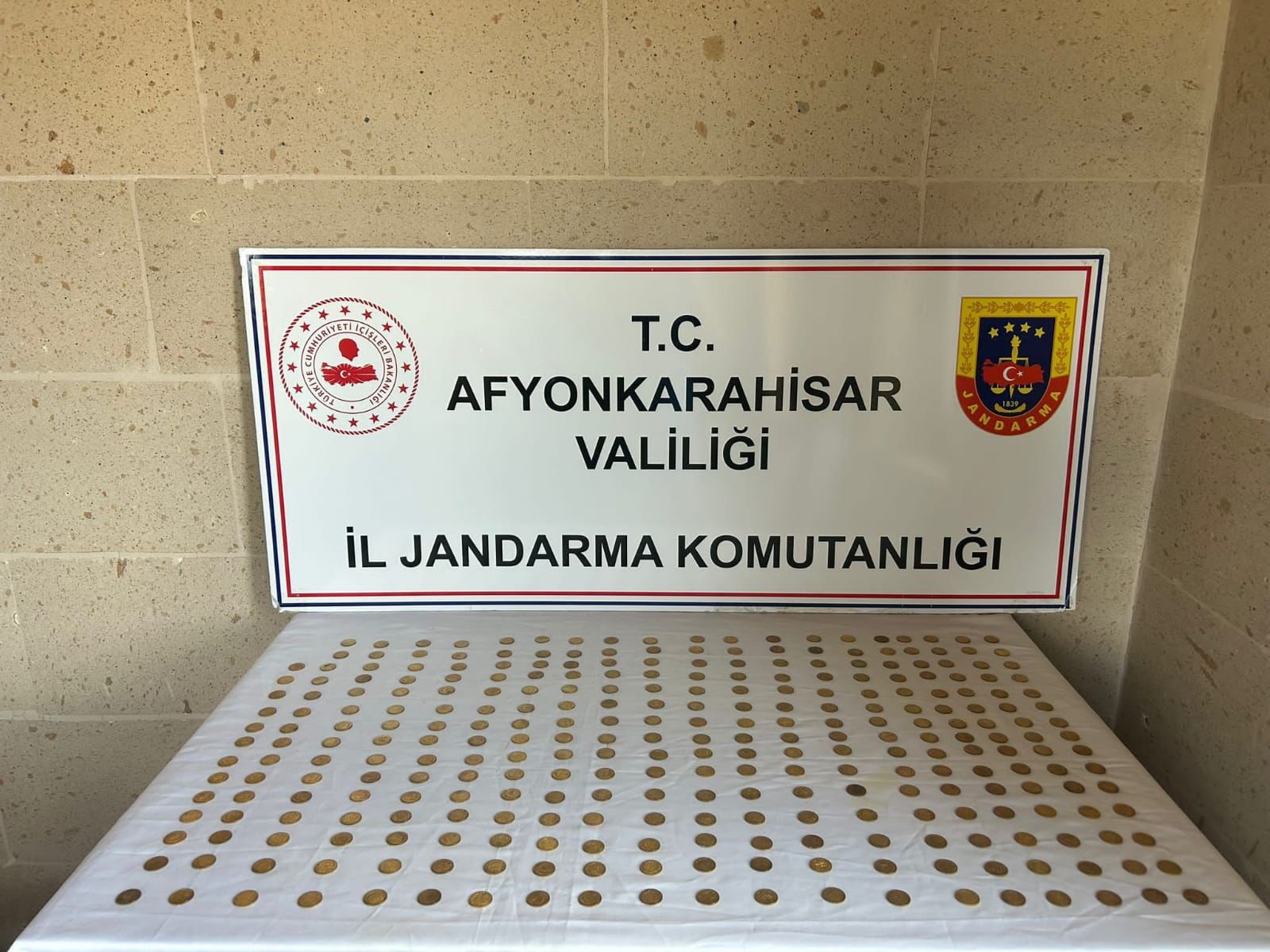 Jandarmadan Tarihi Eser Operasyonu: 299 Adet Sikke Ele Geçirdi