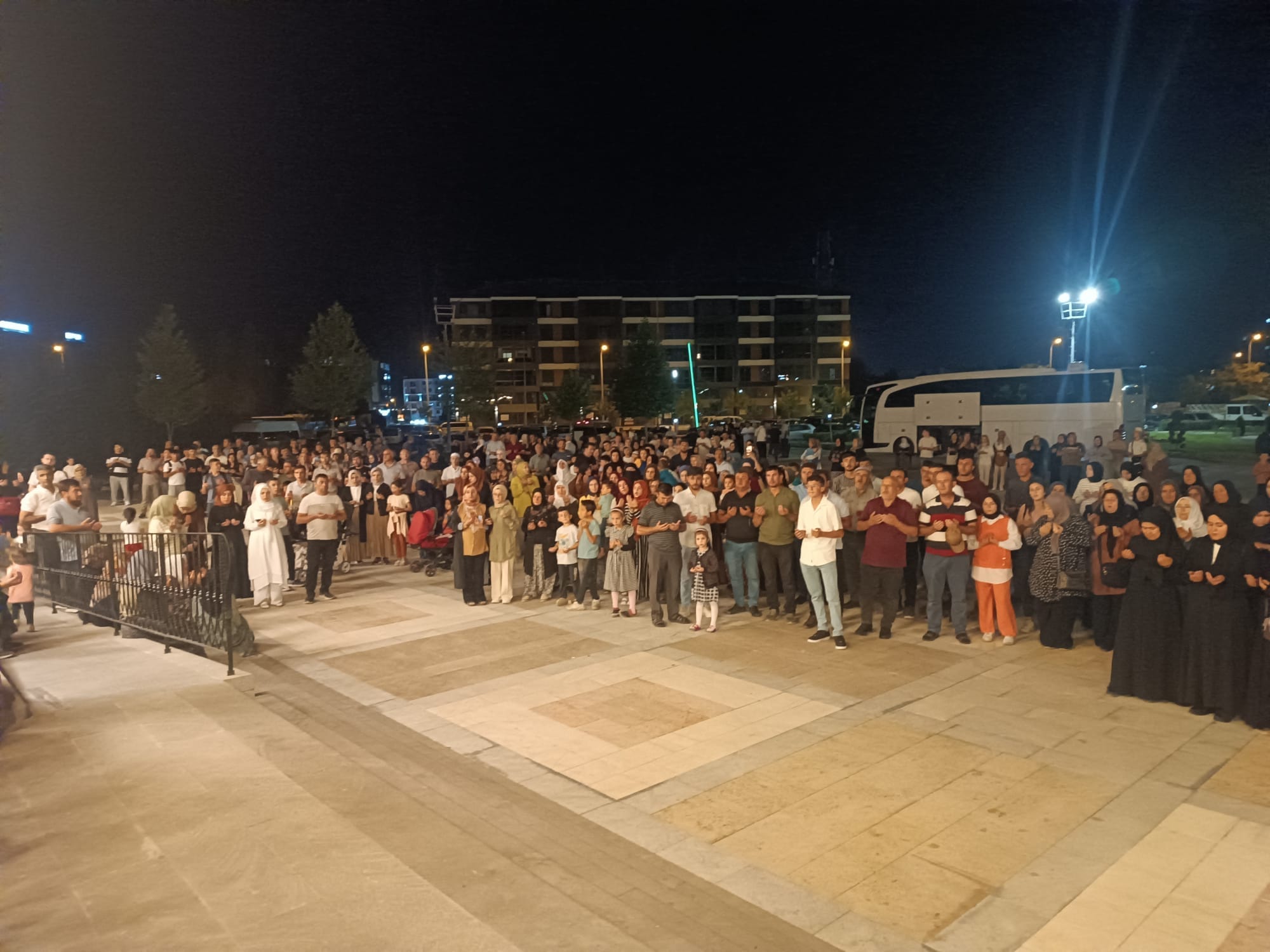 AFYON'DAN KUTSAL TOPRAKLARA DUALARLA UĞURLANDILAR