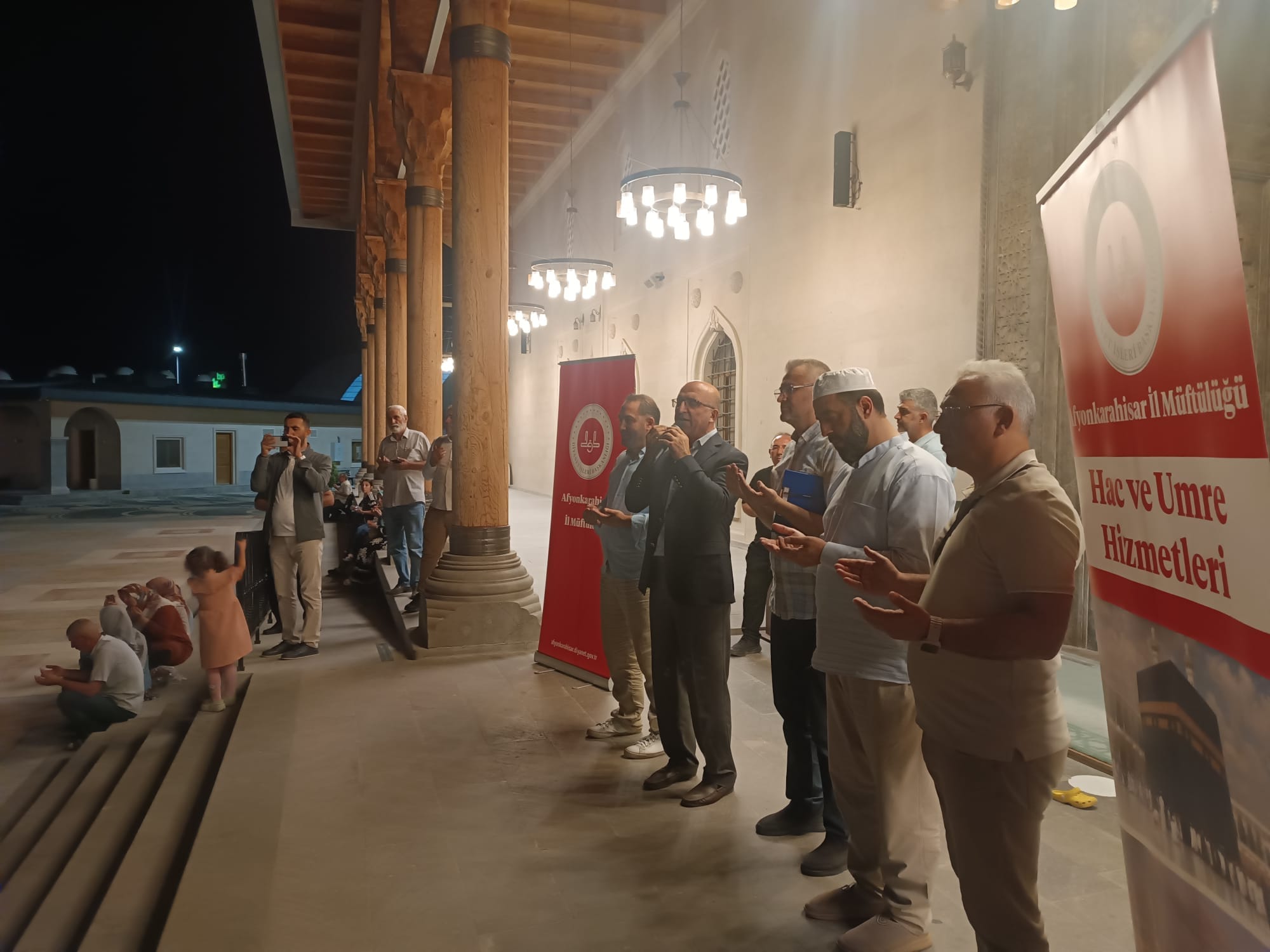 AFYON'DAN KUTSAL TOPRAKLARA DUALARLA UĞURLANDILAR