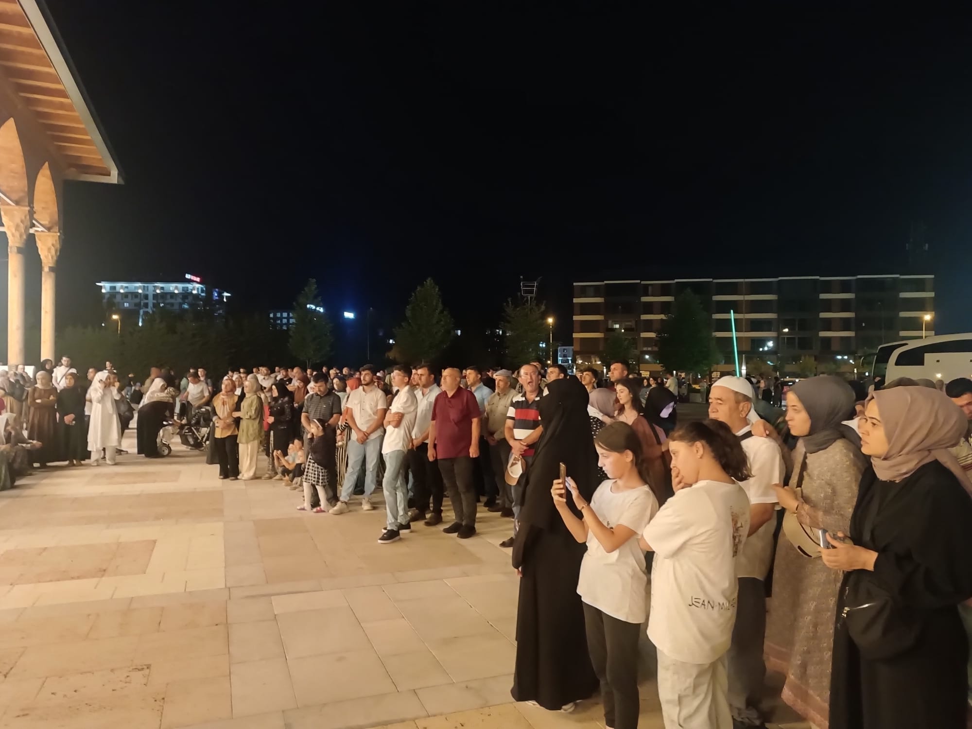 AFYON'DAN KUTSAL TOPRAKLARA DUALARLA UĞURLANDILAR