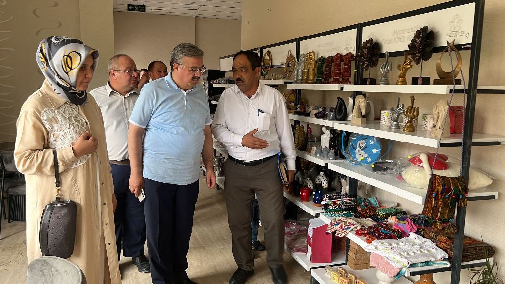 YURDUNUSEVEN, AFYON'U KARIŞ KARIŞ GEZİYOR