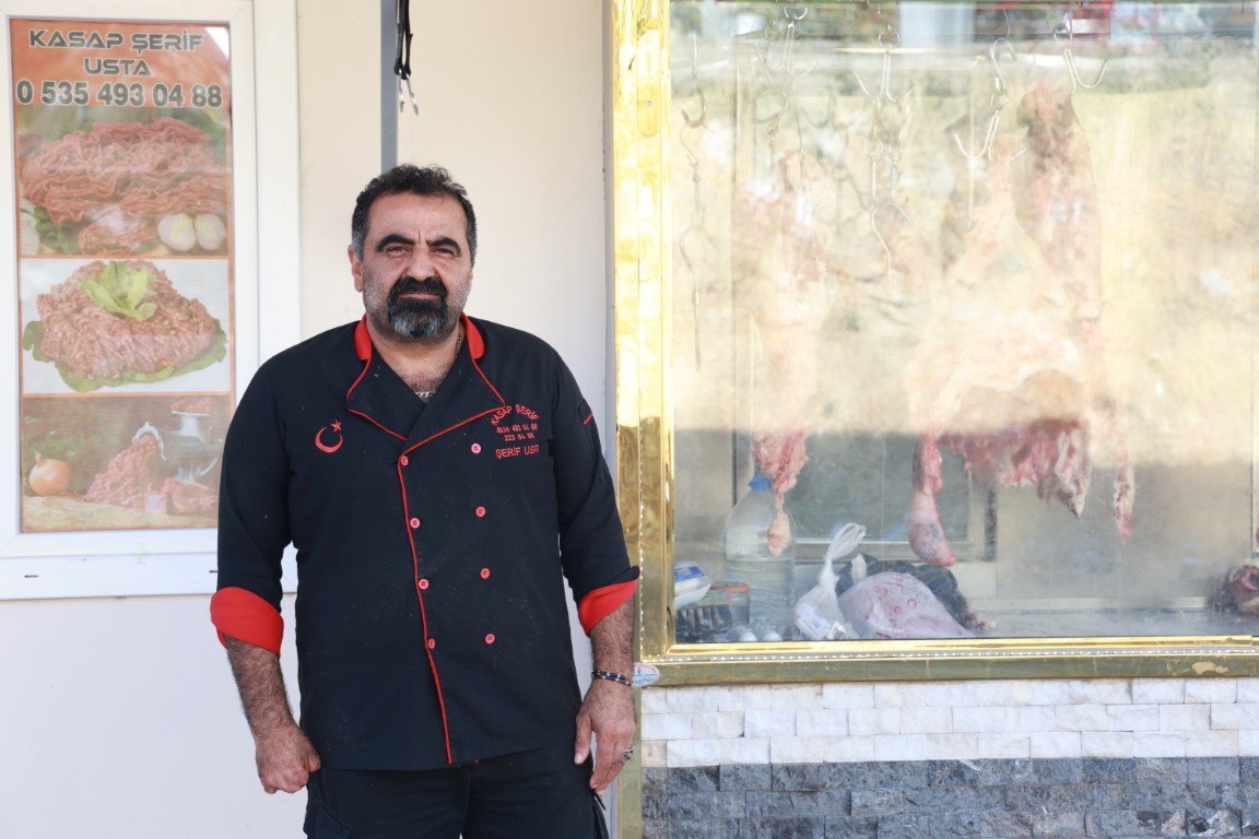 5 Parmağında 10 Marifet! 8 yaşındayken elini kıyma makinesine kaptırdı