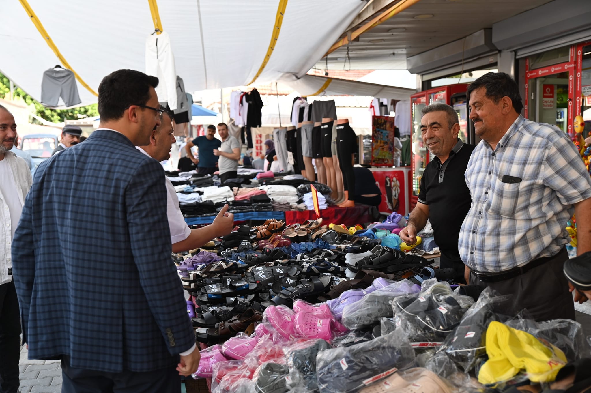 BAŞKAN KOYUNCU'DAN PAZAR ESNAFINA ZİYARET