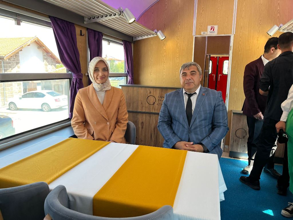 VALİ YİĞİTBAŞI, VAGON AFYON CAFE'Yİ GEZDİ