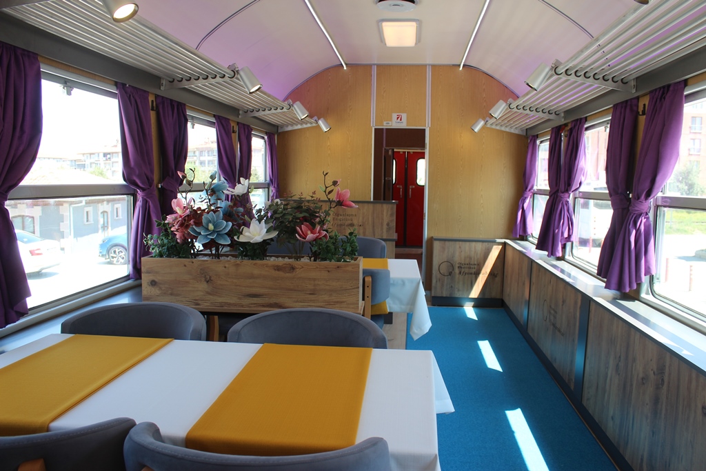 VALİ YİĞİTBAŞI, VAGON AFYON CAFE'Yİ GEZDİ