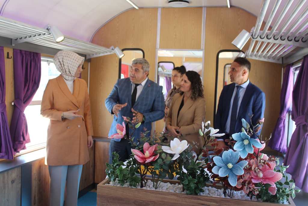 VALİ YİĞİTBAŞI, VAGON AFYON CAFE'Yİ GEZDİ