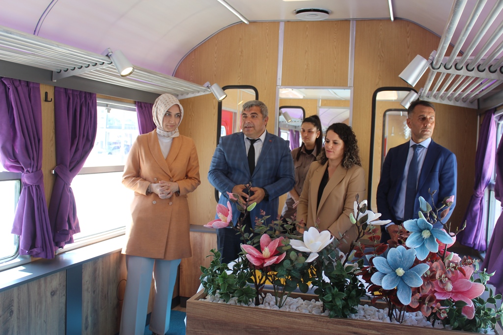 VALİ YİĞİTBAŞI, VAGON AFYON CAFE'Yİ GEZDİ