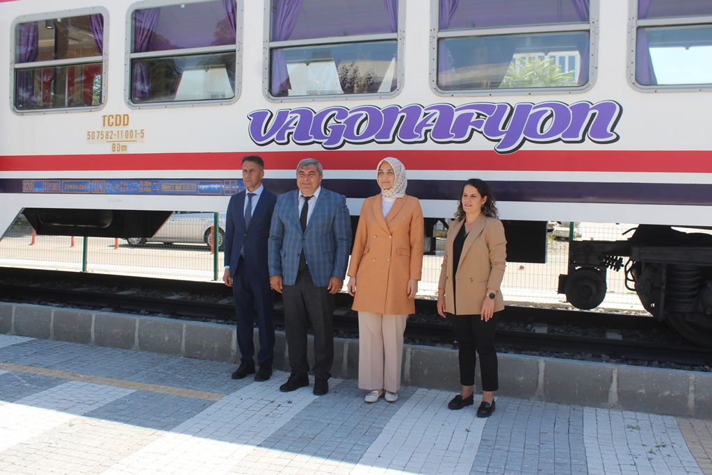VALİ YİĞİTBAŞI, VAGON AFYON CAFE'Yİ GEZDİ