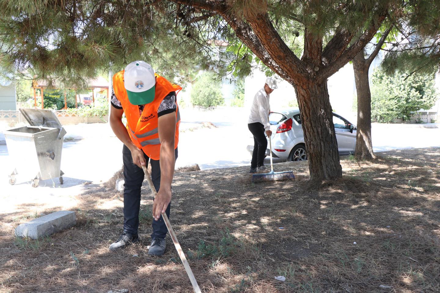 Dinar Belediye Ekipleri Temizlik Çalışmalarına Devam Ediyor