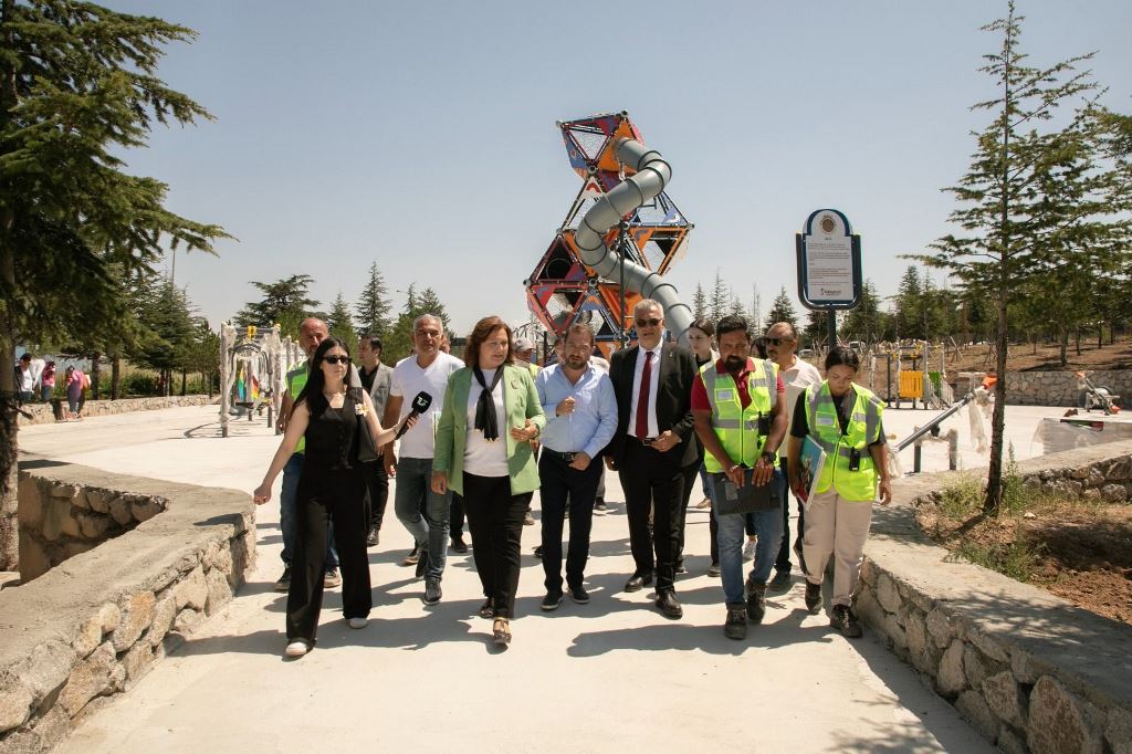 "HALKIMIZIN YARARINA OLAN HER PROJENİN ARKASINDAYIM"