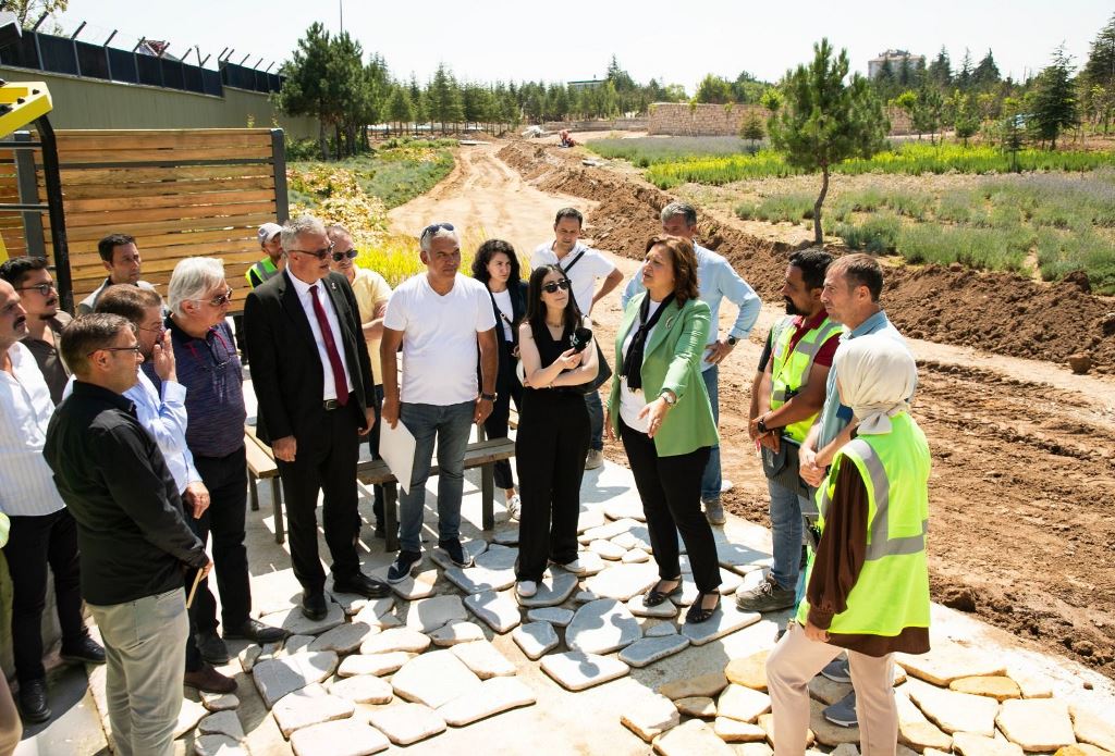 "HALKIMIZIN YARARINA OLAN HER PROJENİN ARKASINDAYIM"