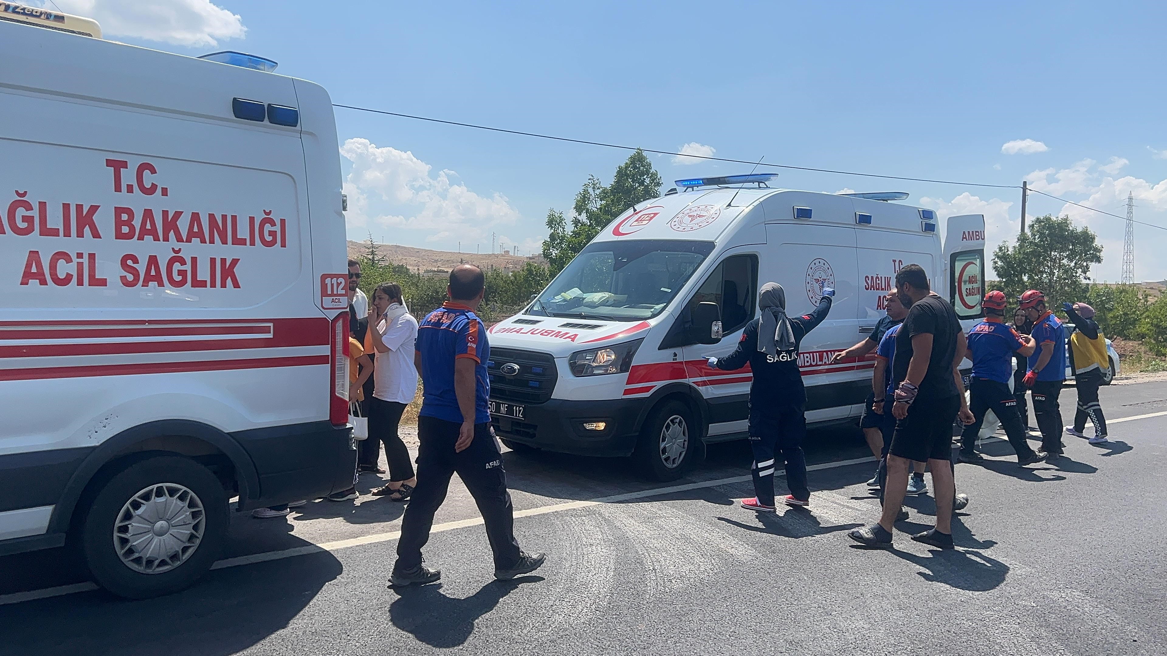 Düğün Yolunda Feci Kaza: 2'si ağır, 13 yaralı