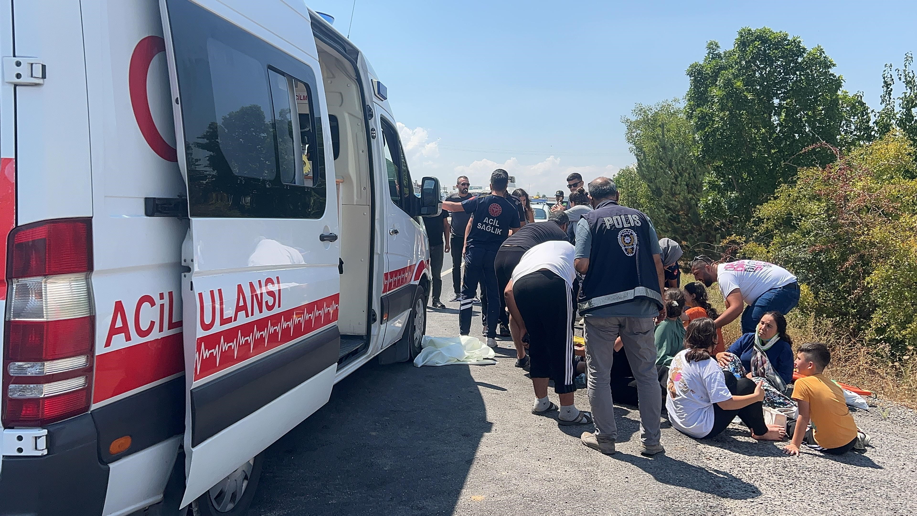 Düğün Yolunda Feci Kaza: 2'si ağır, 13 yaralı