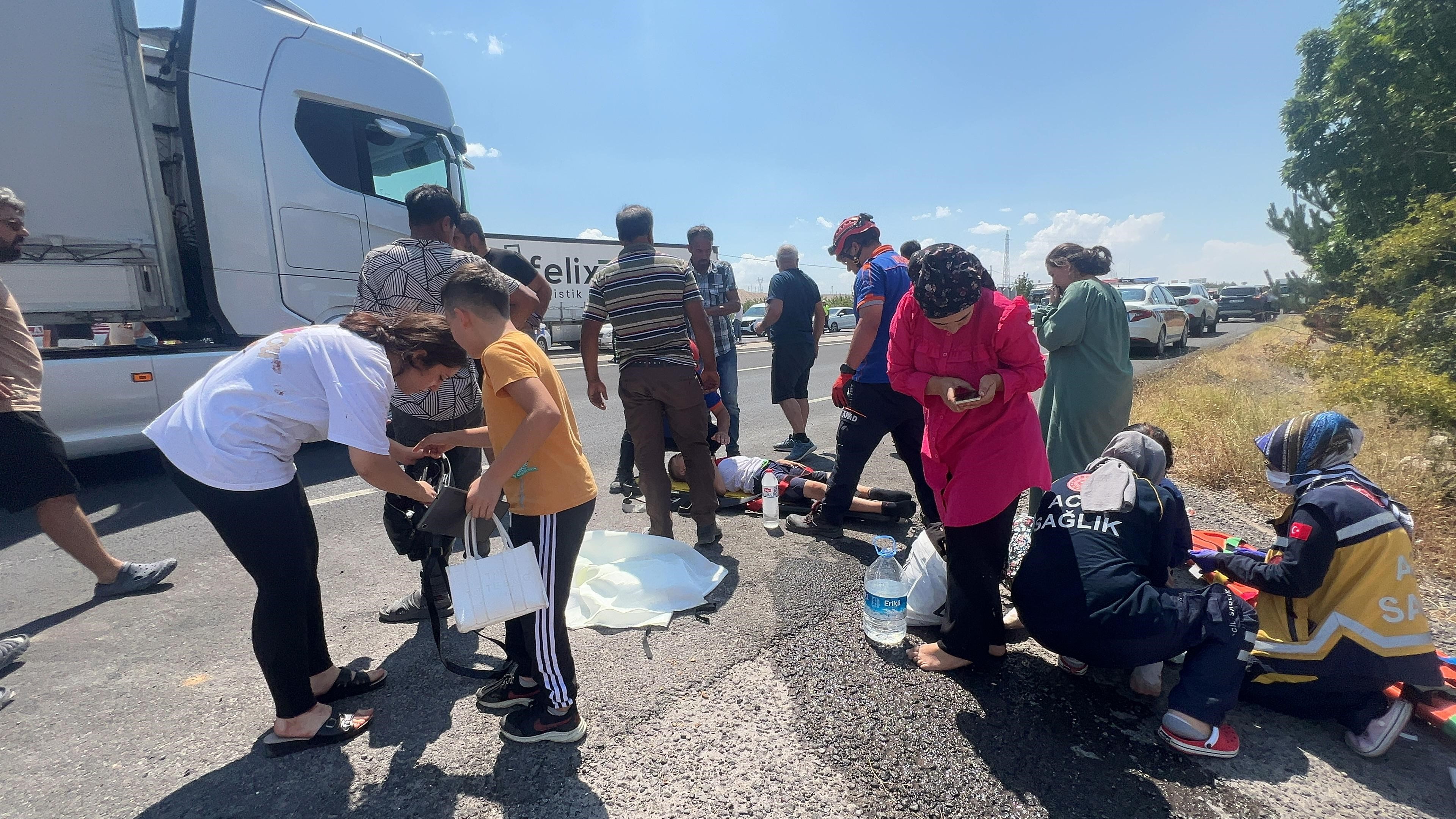 Düğün Yolunda Feci Kaza: 2'si ağır, 13 yaralı
