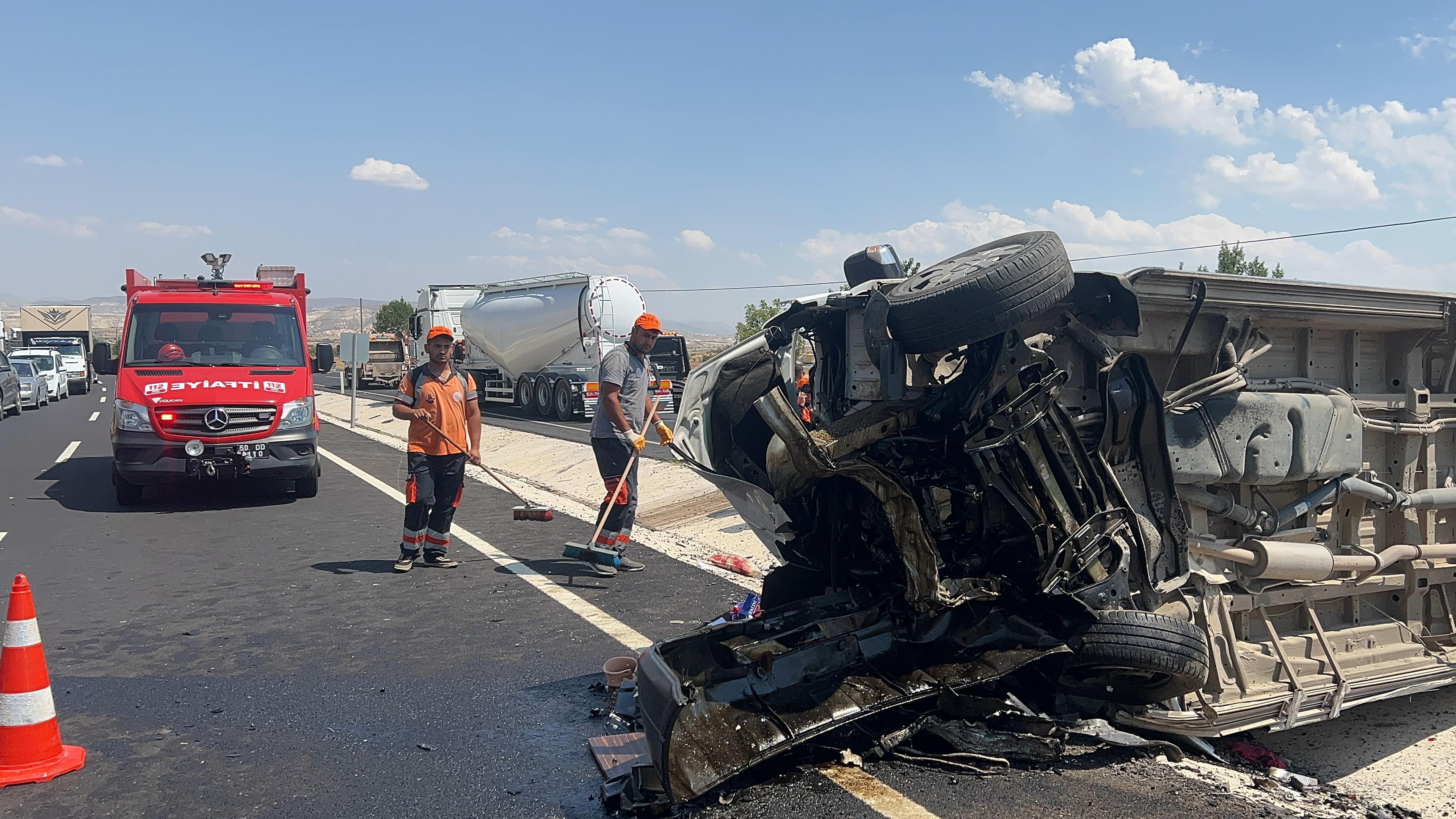Düğün Yolunda Feci Kaza: 2'si ağır, 13 yaralı
