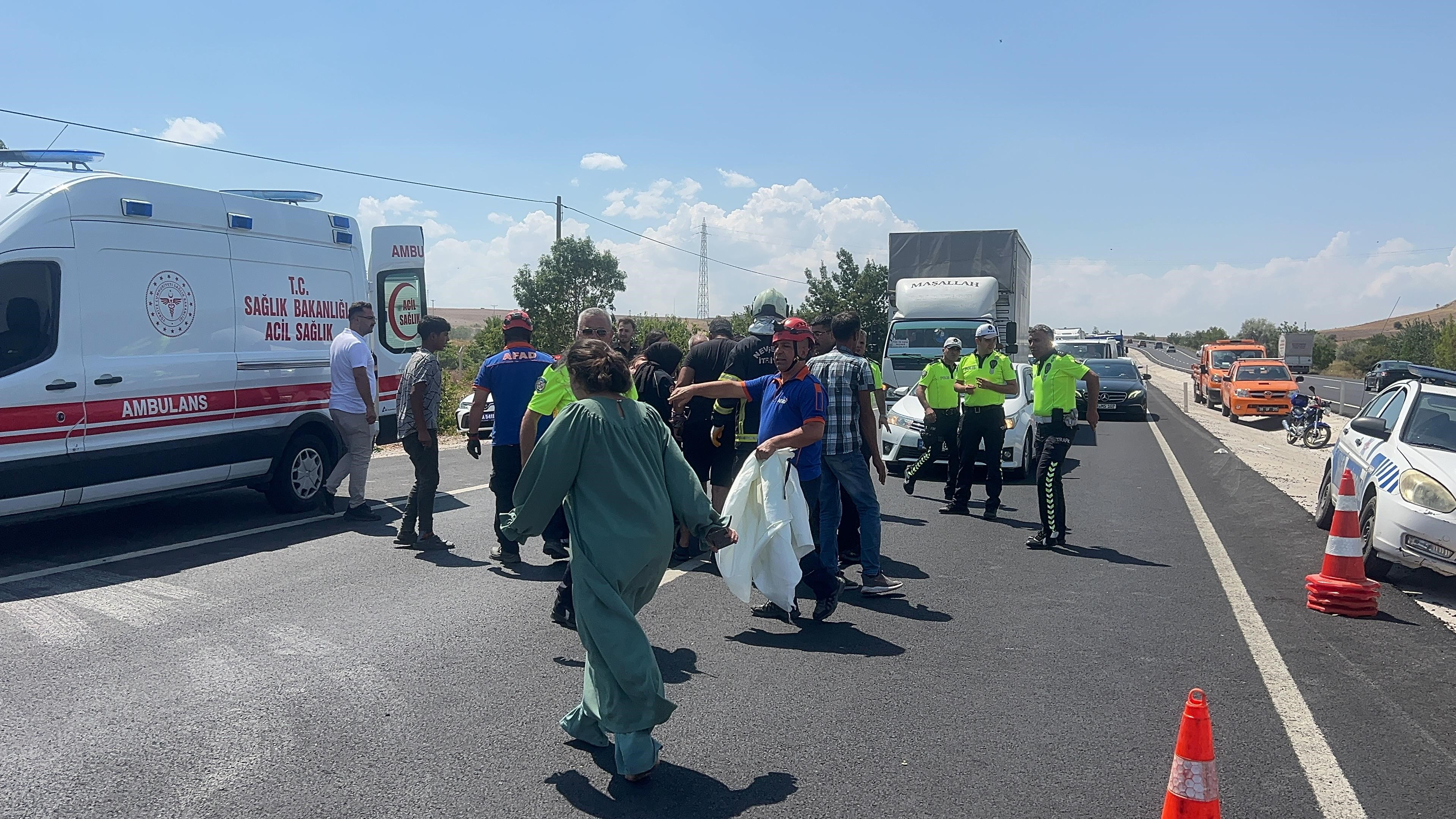 Düğün Yolunda Feci Kaza: 2'si ağır, 13 yaralı