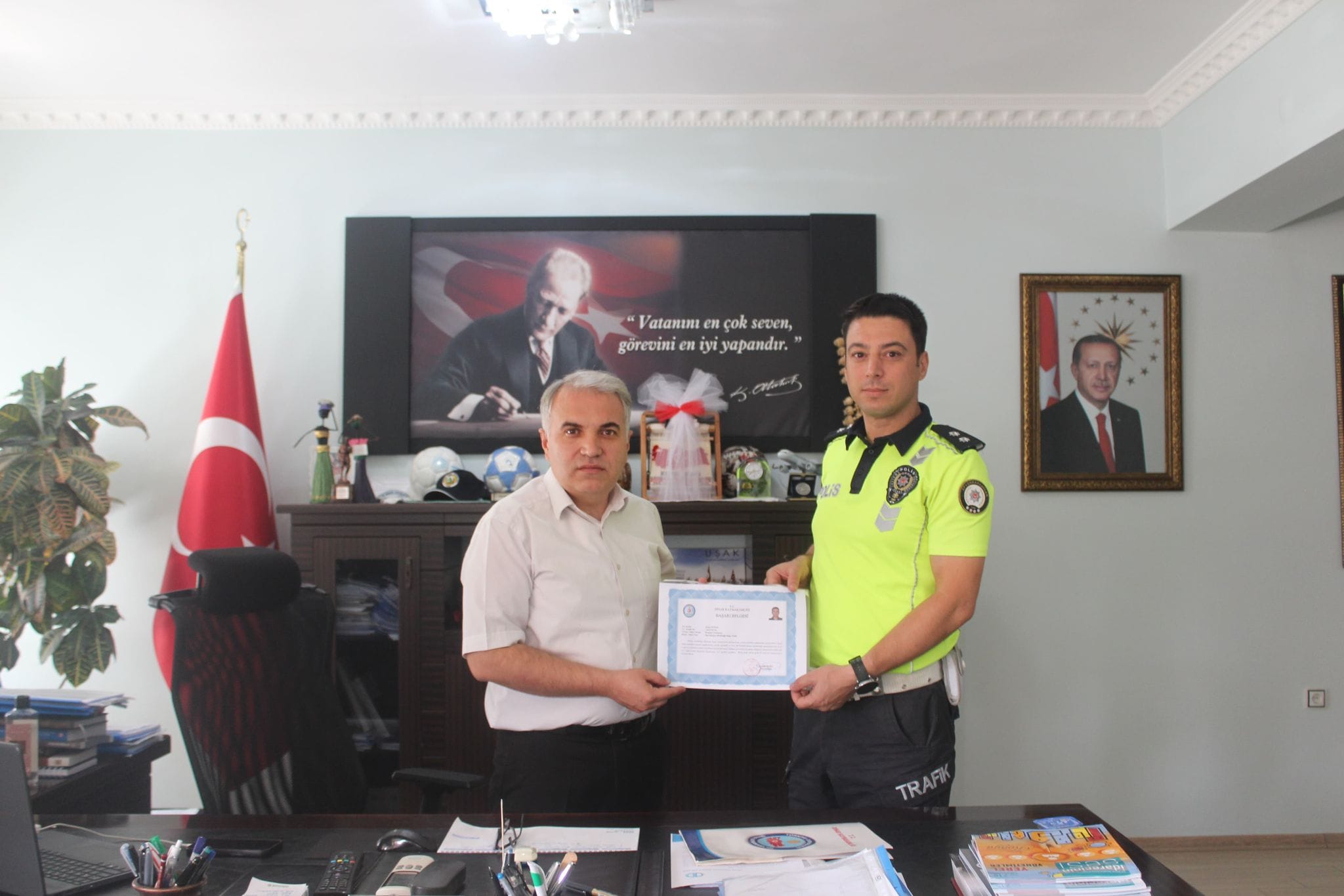 Dinar’da Asayiş Berkemal İki Personel Ödüllendirildi