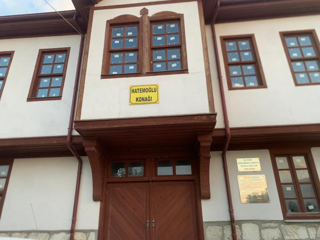 ÇAY İLÇESİNİN EN ESKİ AHŞAP KONAĞINA BU GÖRÜNTÜ YAKIŞMIYOR