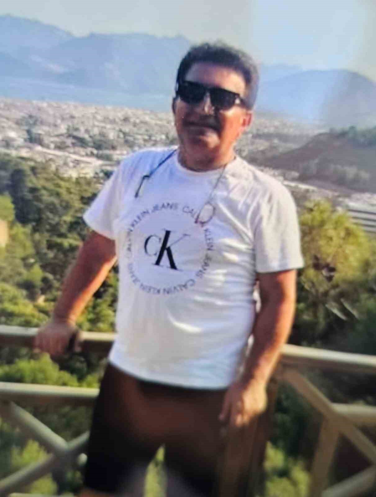 Park Sebebiyle Tartıştığı Baba Ve Oğlunu Öldürdü